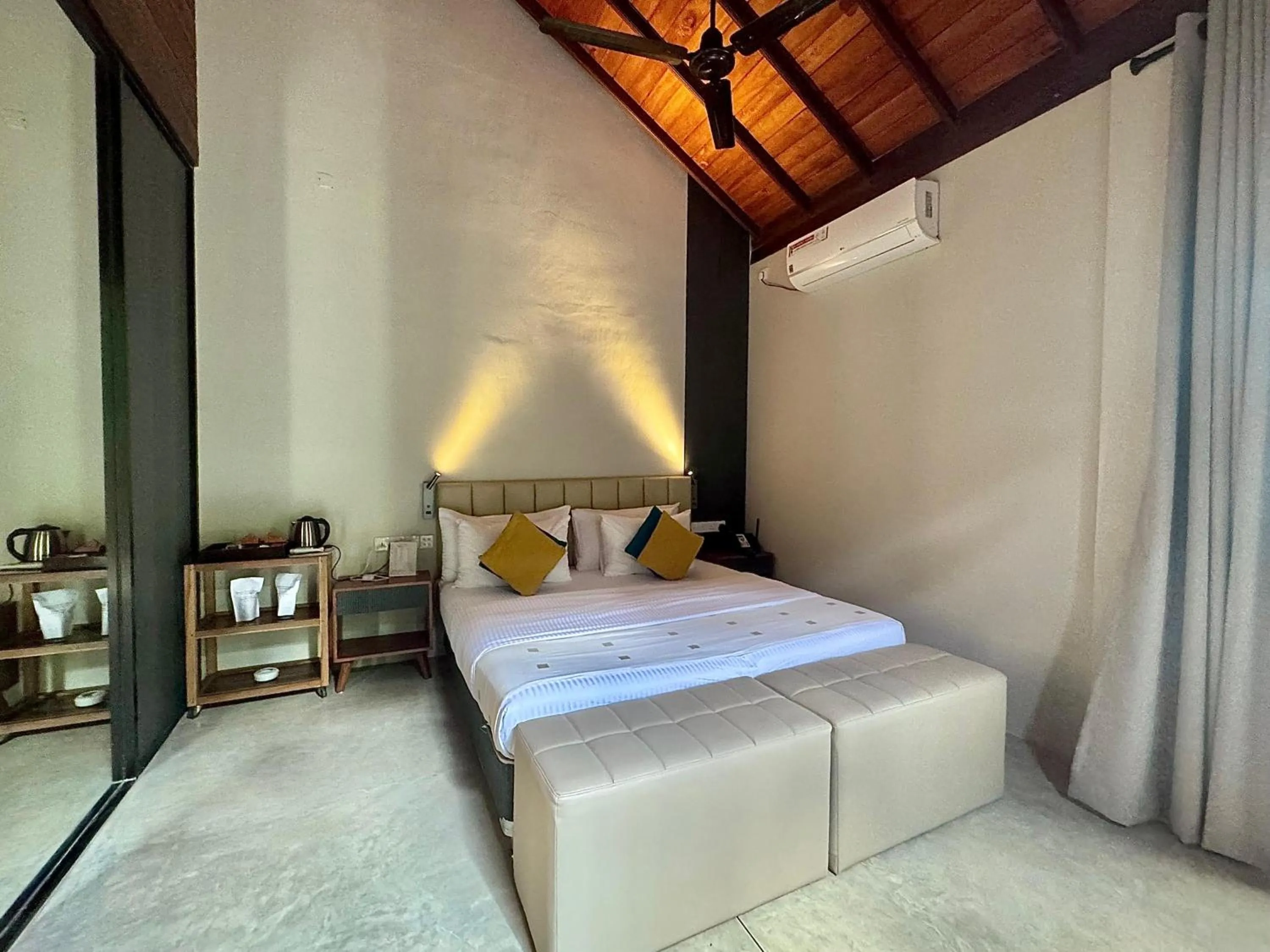 Bed in Palm Paradise Cabanas & Villas Beach Resort