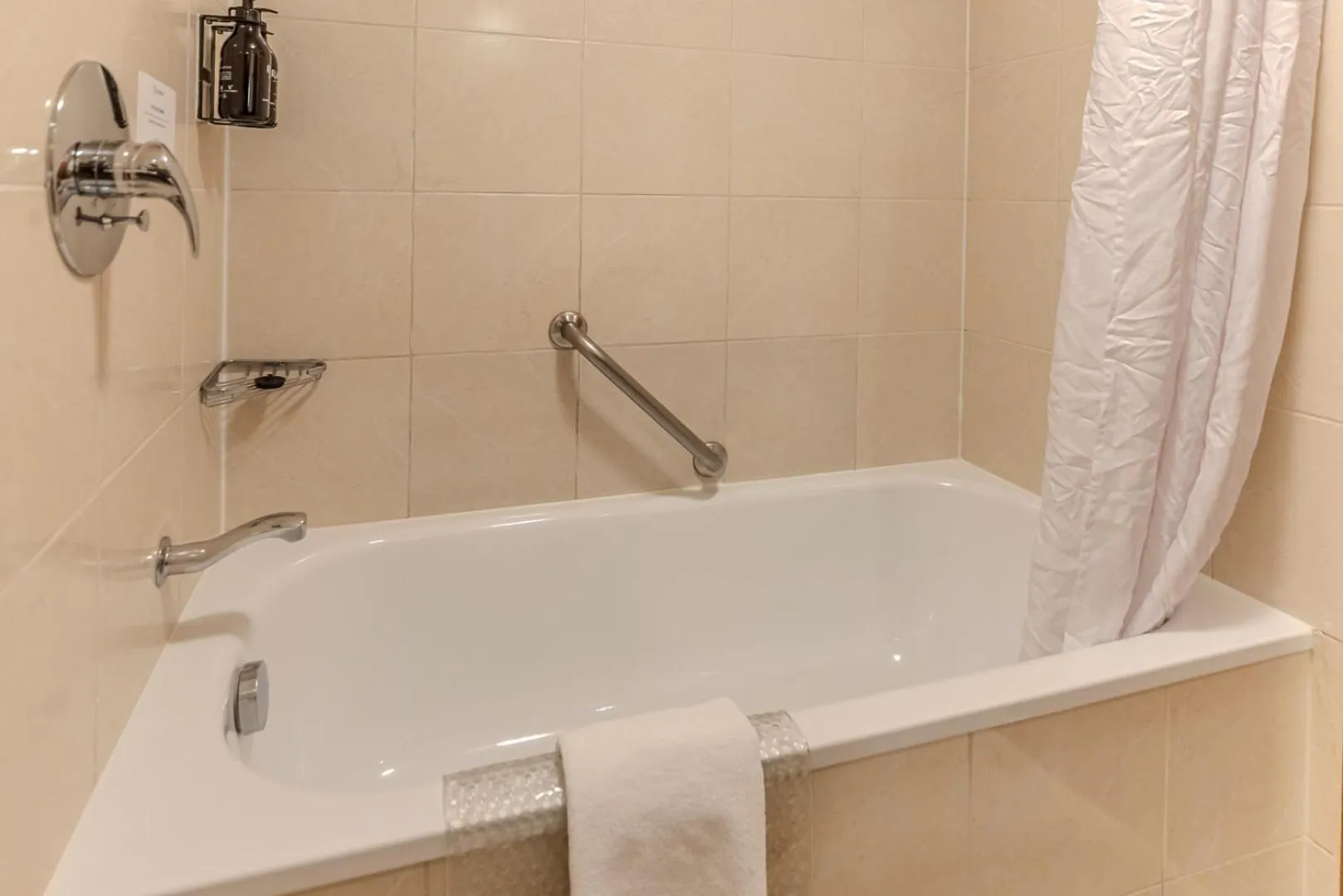 Shower in Kingsgate Hotel Te Anau