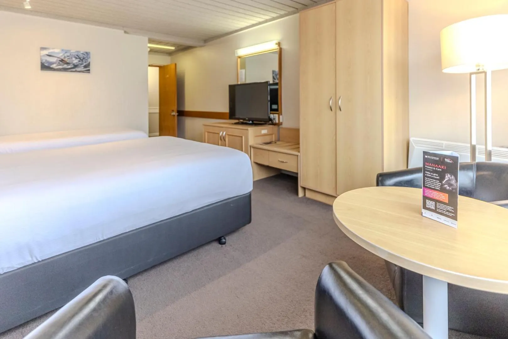 Bed in Kingsgate Hotel Te Anau