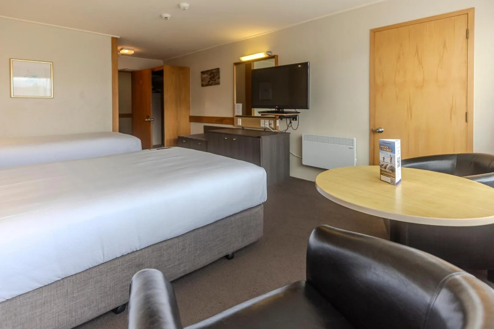 Bed in Kingsgate Hotel Te Anau