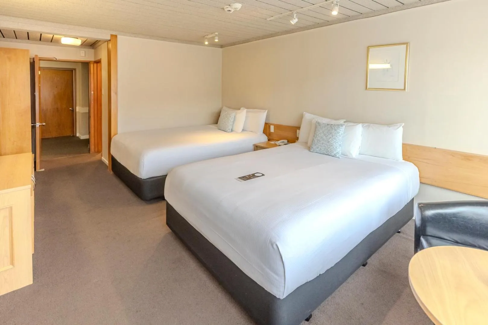 Bed in Kingsgate Hotel Te Anau