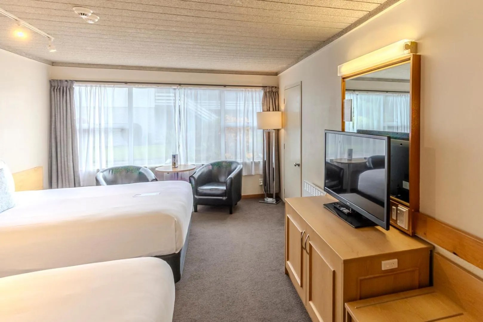 Bed in Kingsgate Hotel Te Anau