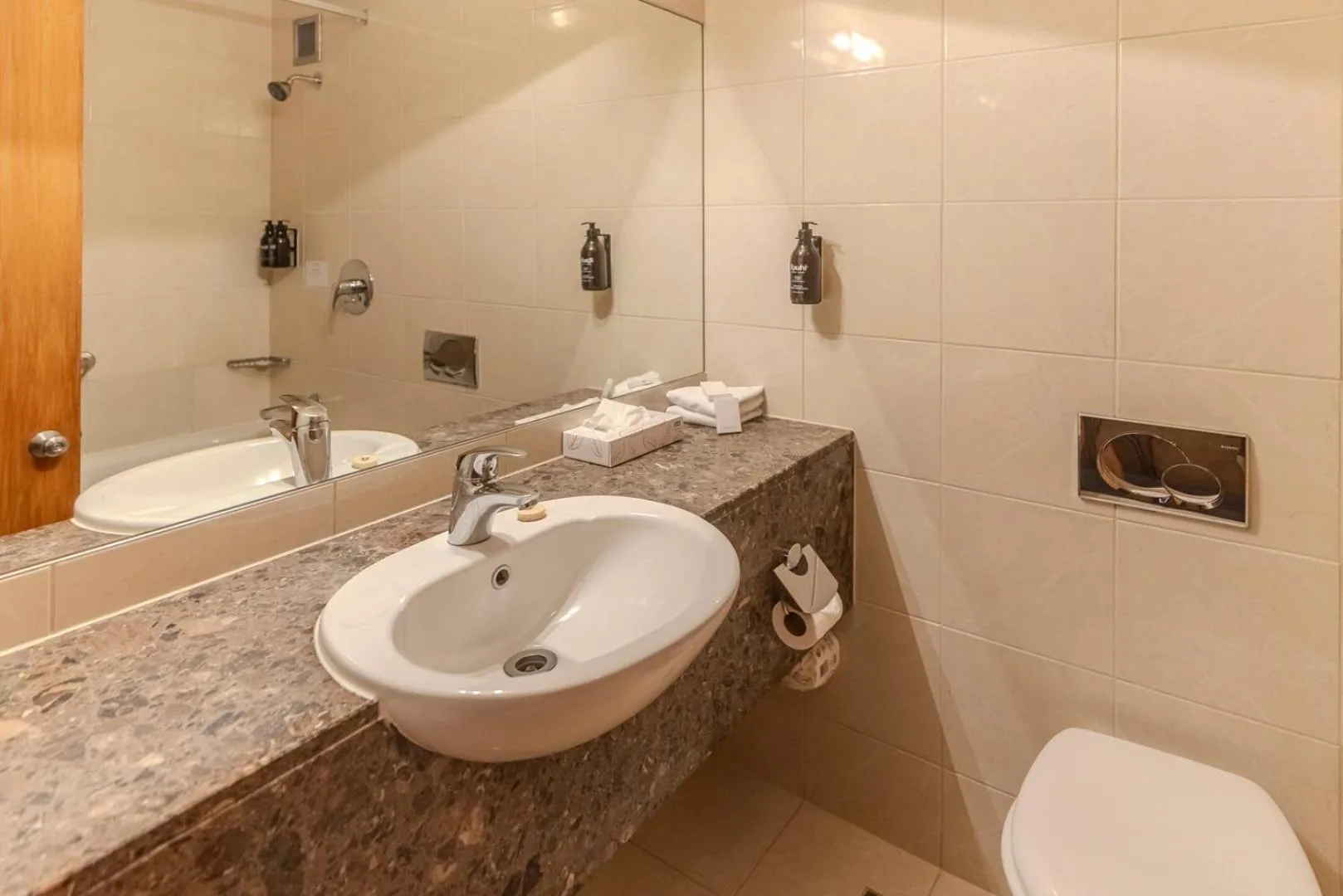 Bathroom in Kingsgate Hotel Te Anau