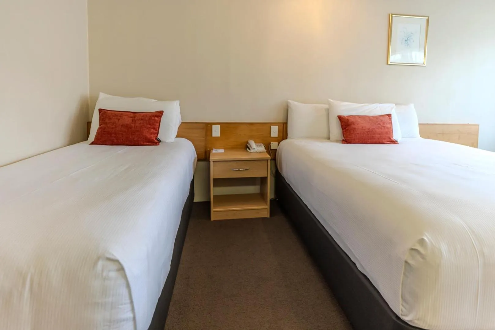 Bed in Kingsgate Hotel Te Anau