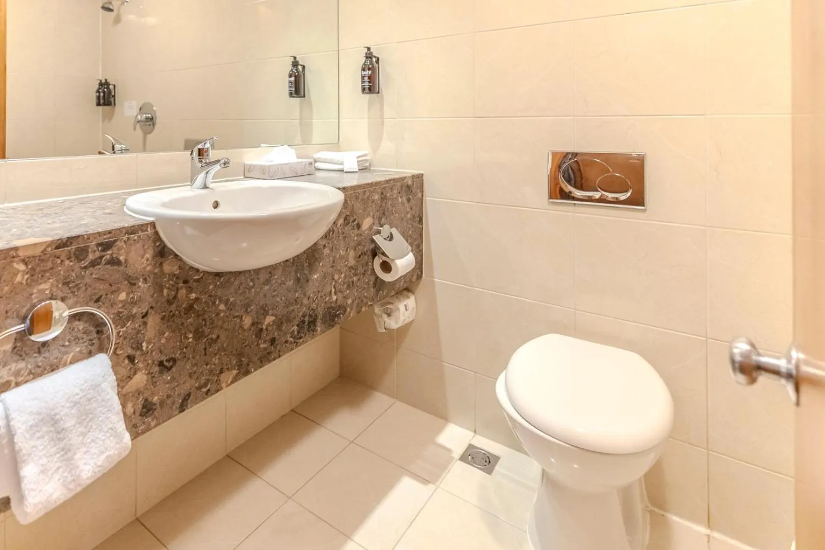 Bathroom in Kingsgate Hotel Te Anau