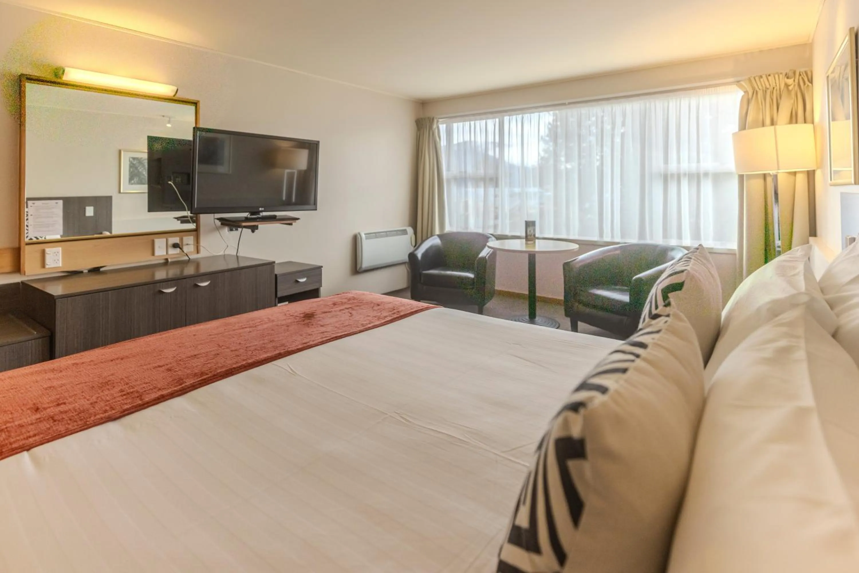 Bed in Kingsgate Hotel Te Anau