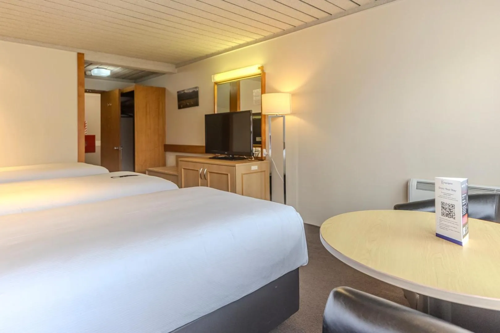 Bed in Kingsgate Hotel Te Anau