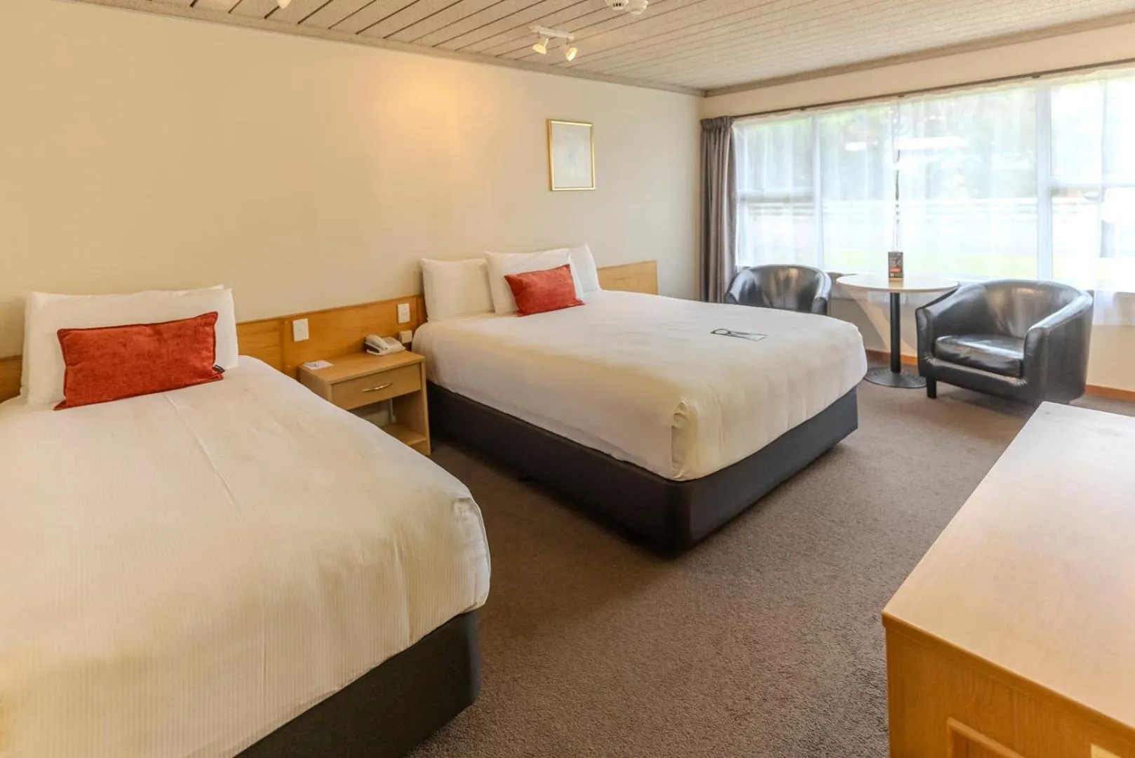 Bed in Kingsgate Hotel Te Anau