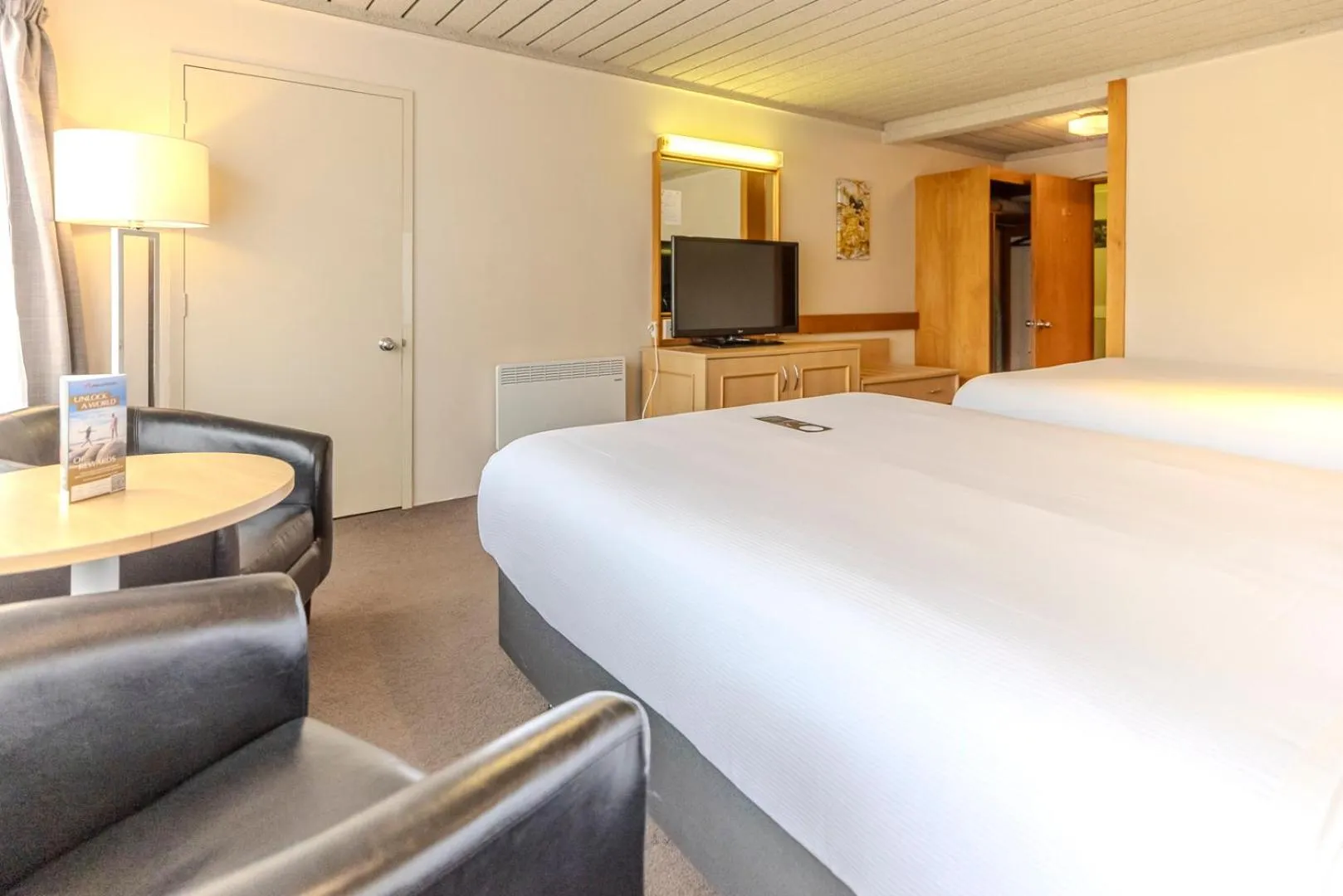 Bed in Kingsgate Hotel Te Anau