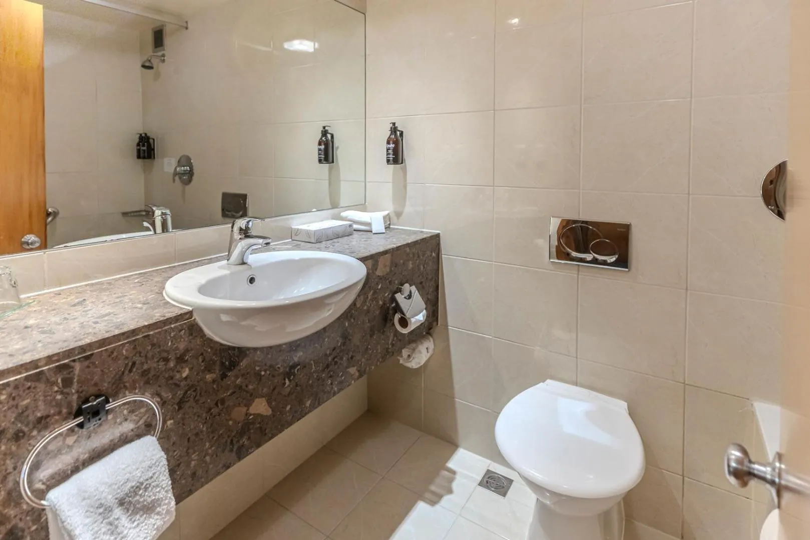 Bathroom in Kingsgate Hotel Te Anau