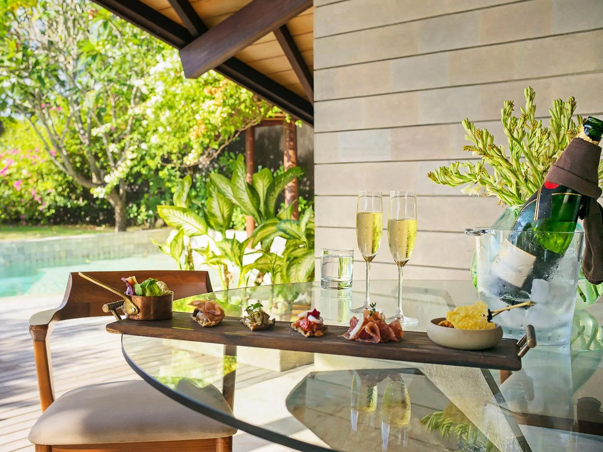 Food and drinks in The Layar - Designer Villas and Spa