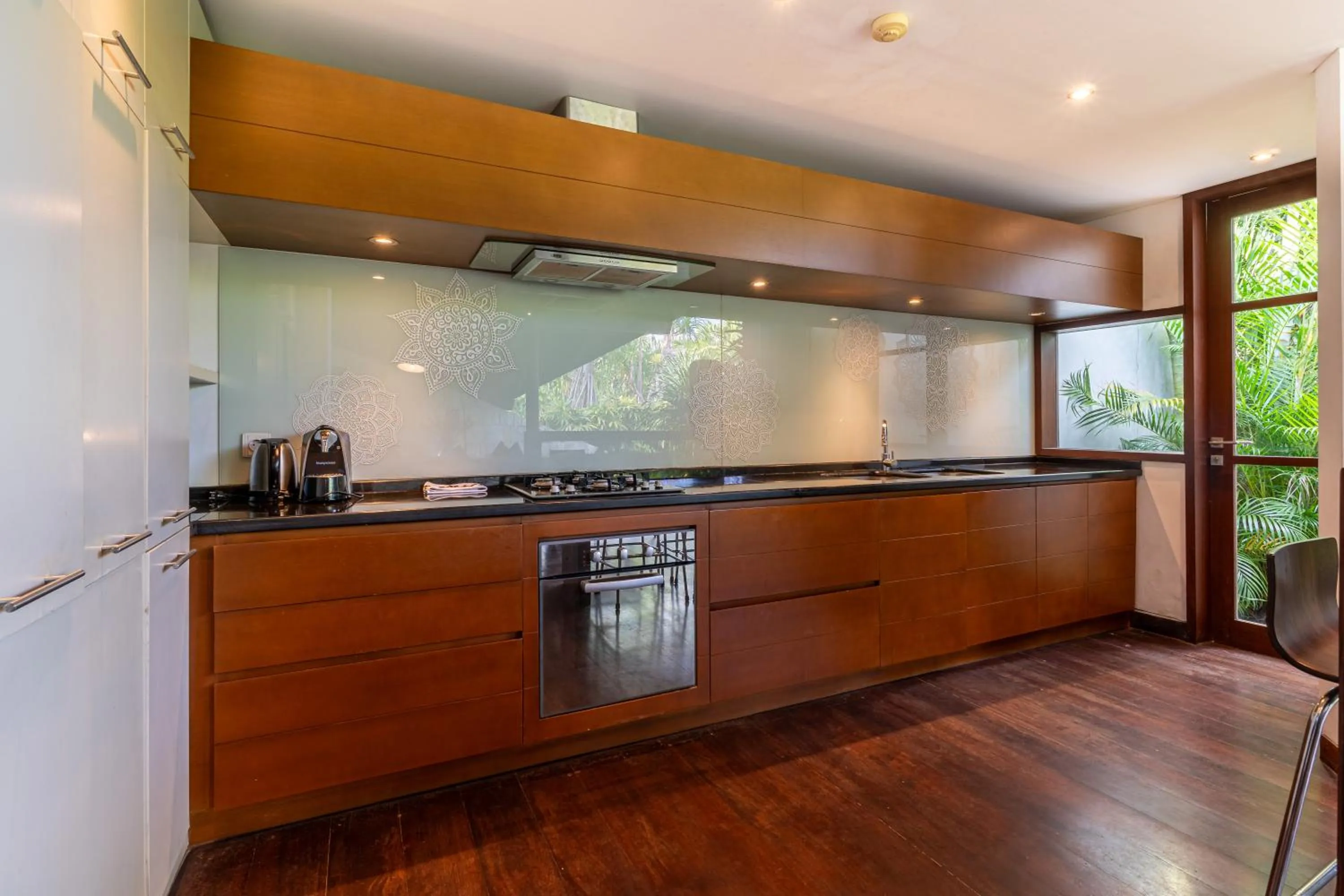 Kitchen or kitchenette in The Layar - Designer Villas and Spa