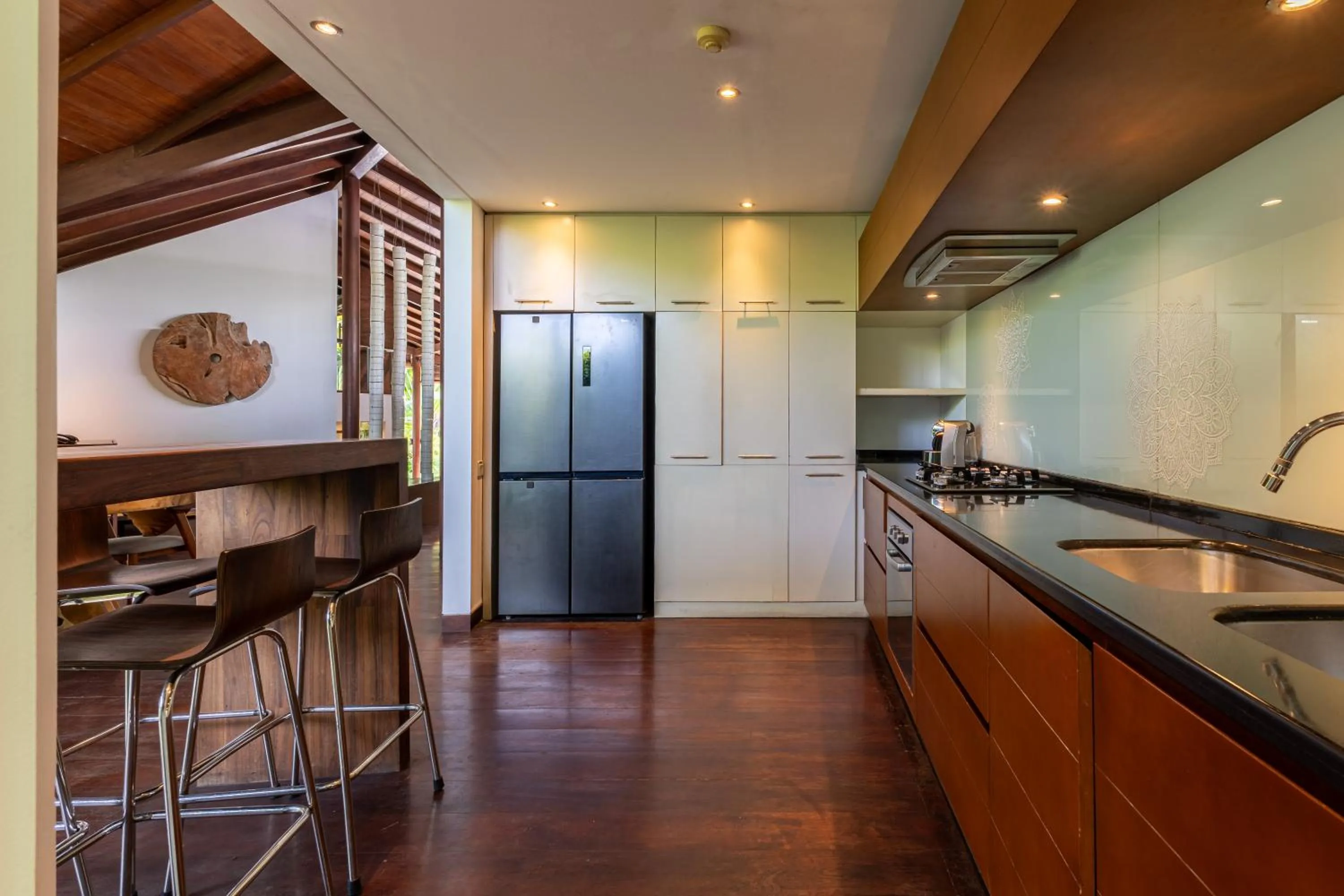 Kitchen or kitchenette in The Layar - Designer Villas and Spa