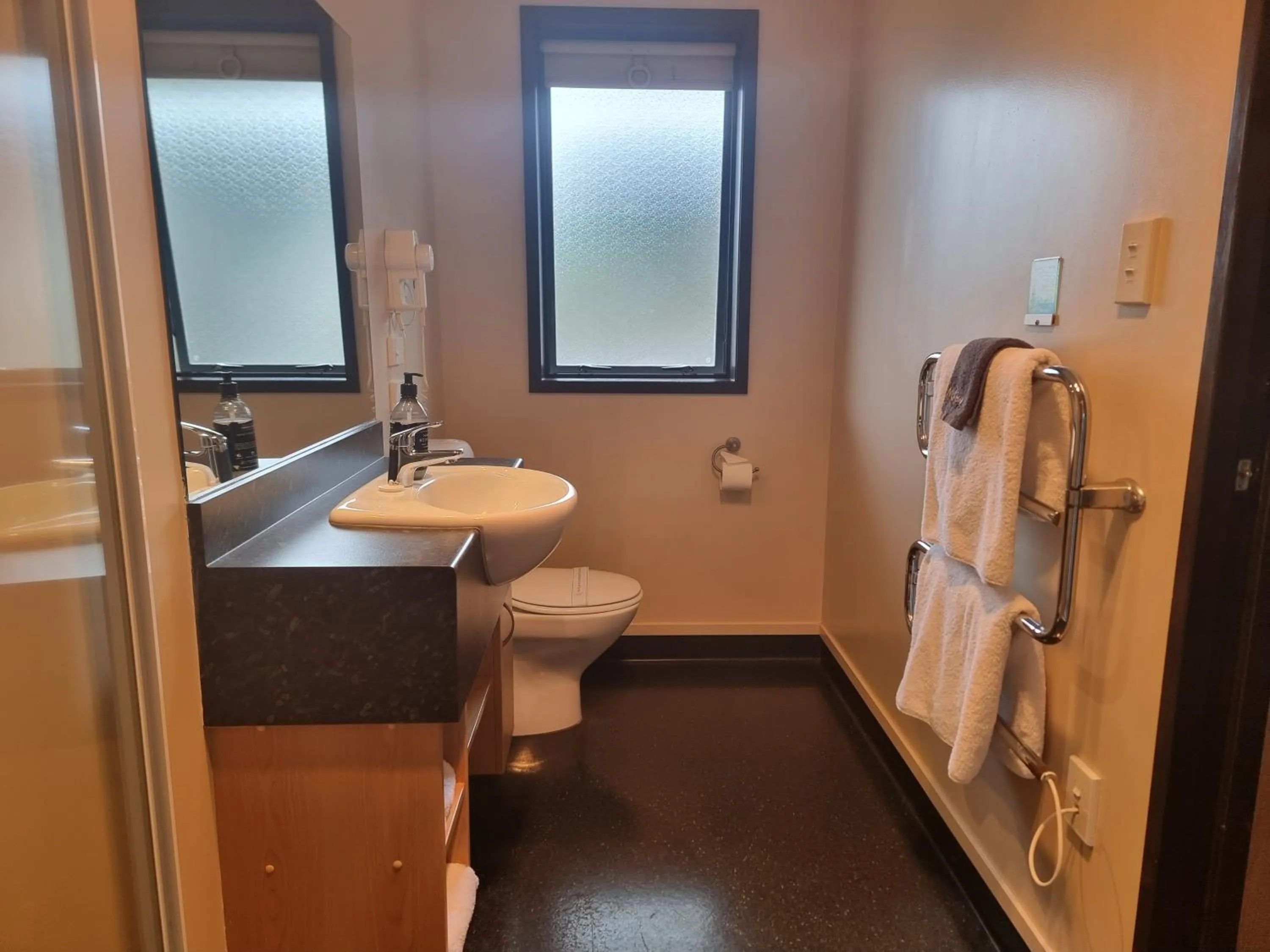 Bathroom in Broadway Motel