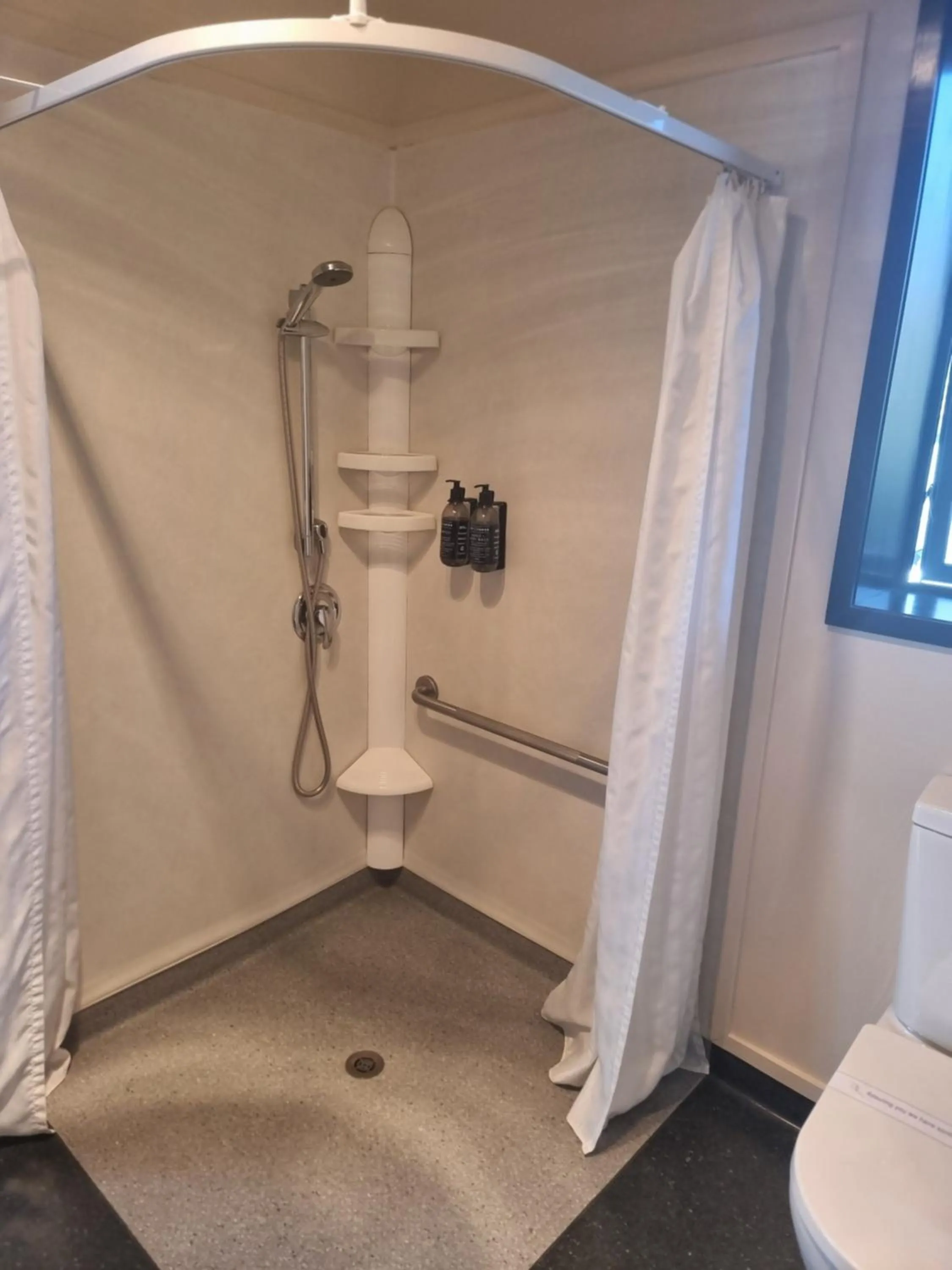 Shower in Broadway Motel