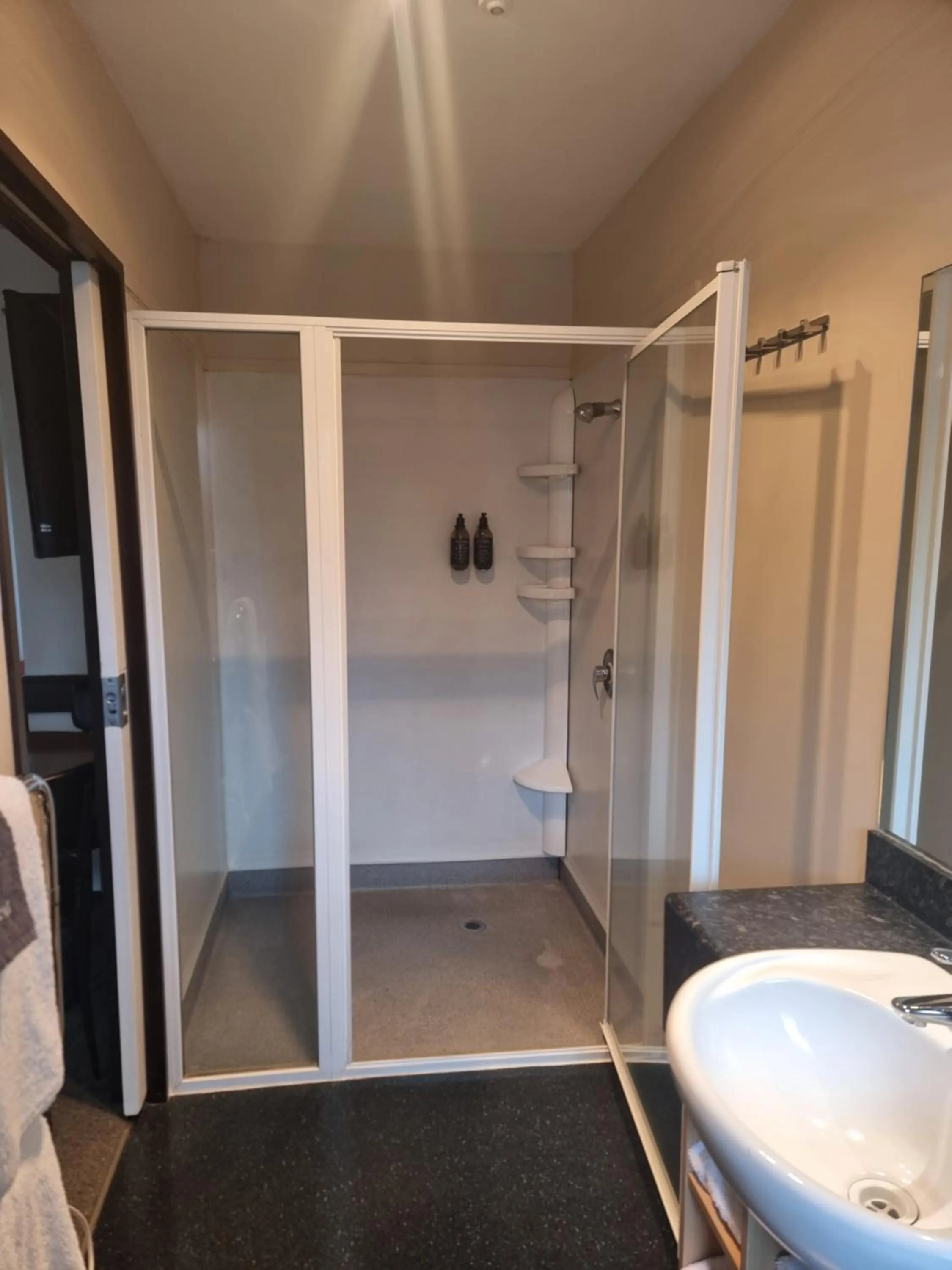 Shower in Broadway Motel