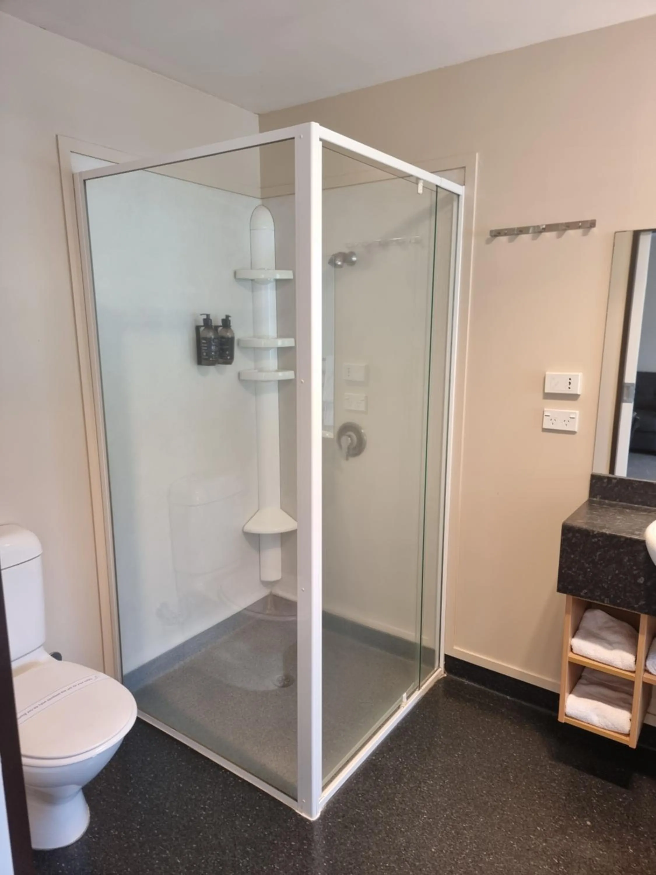 Shower in Broadway Motel