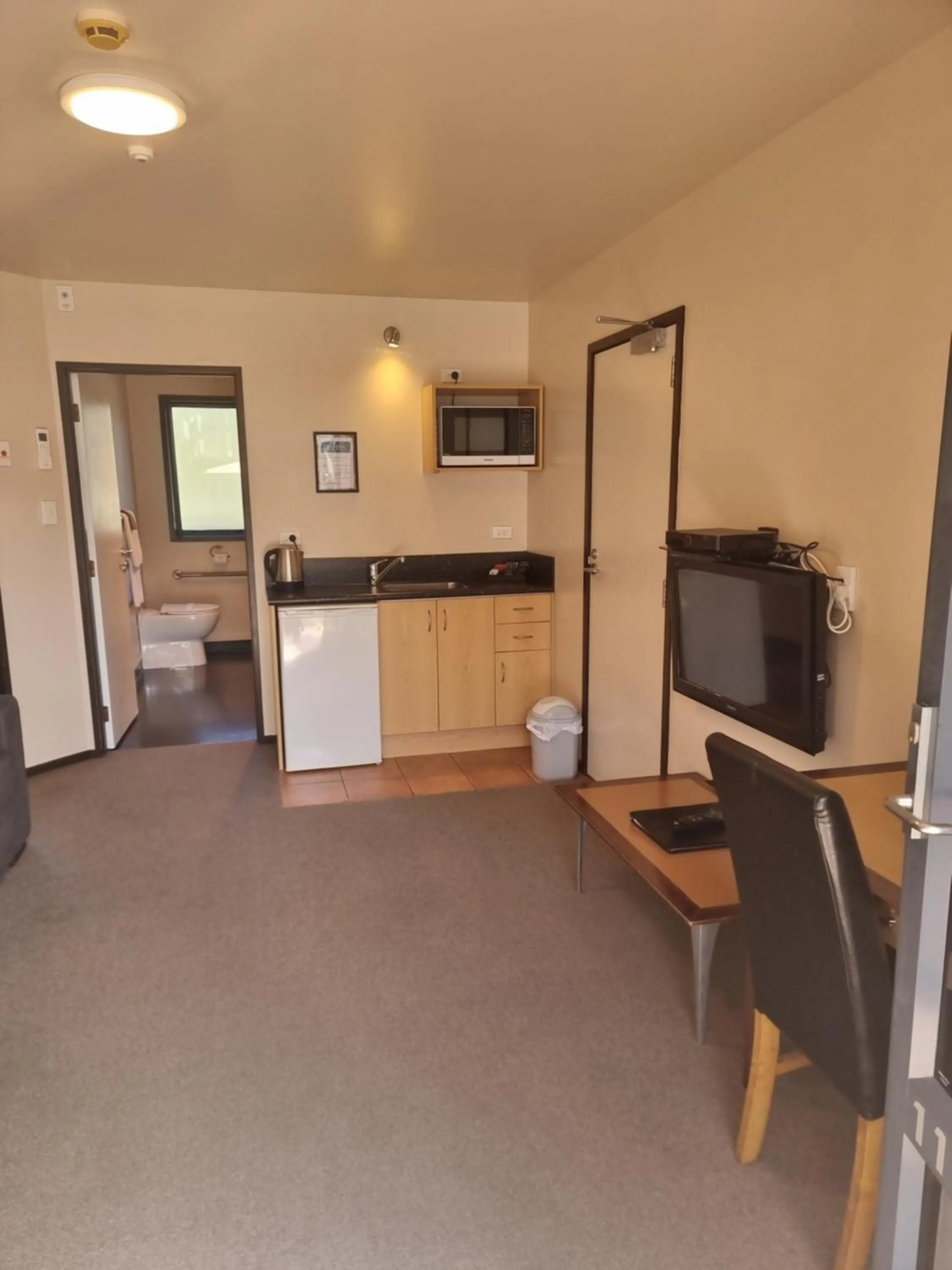 Kitchen or kitchenette in Broadway Motel