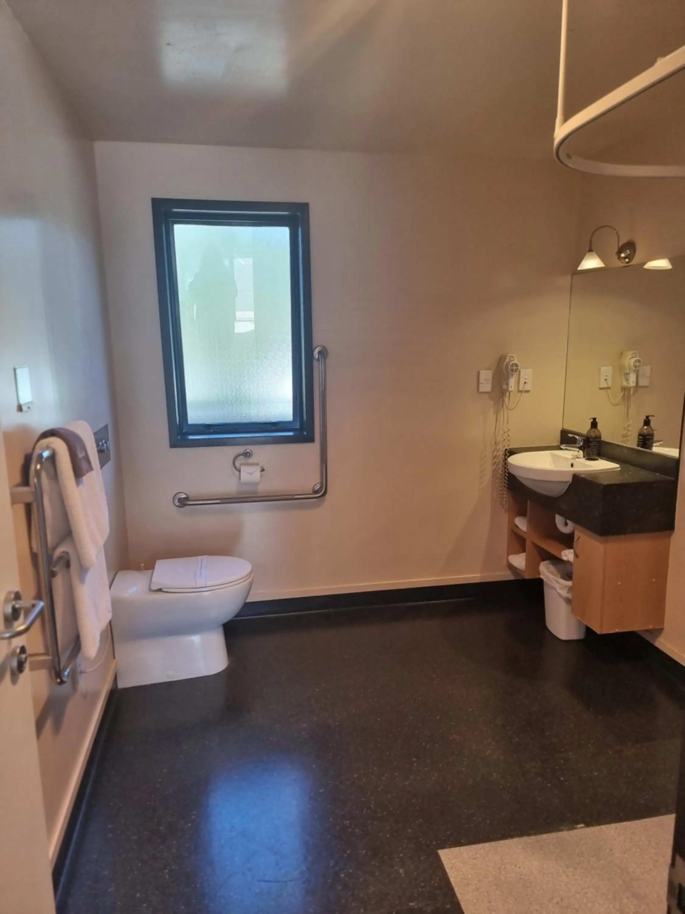 Shower in Broadway Motel