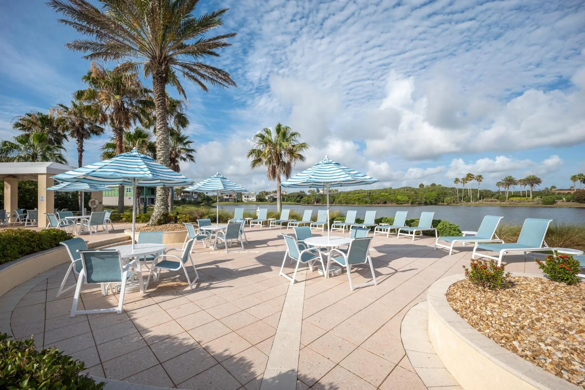 Property building in 933 Cinnamon Beach