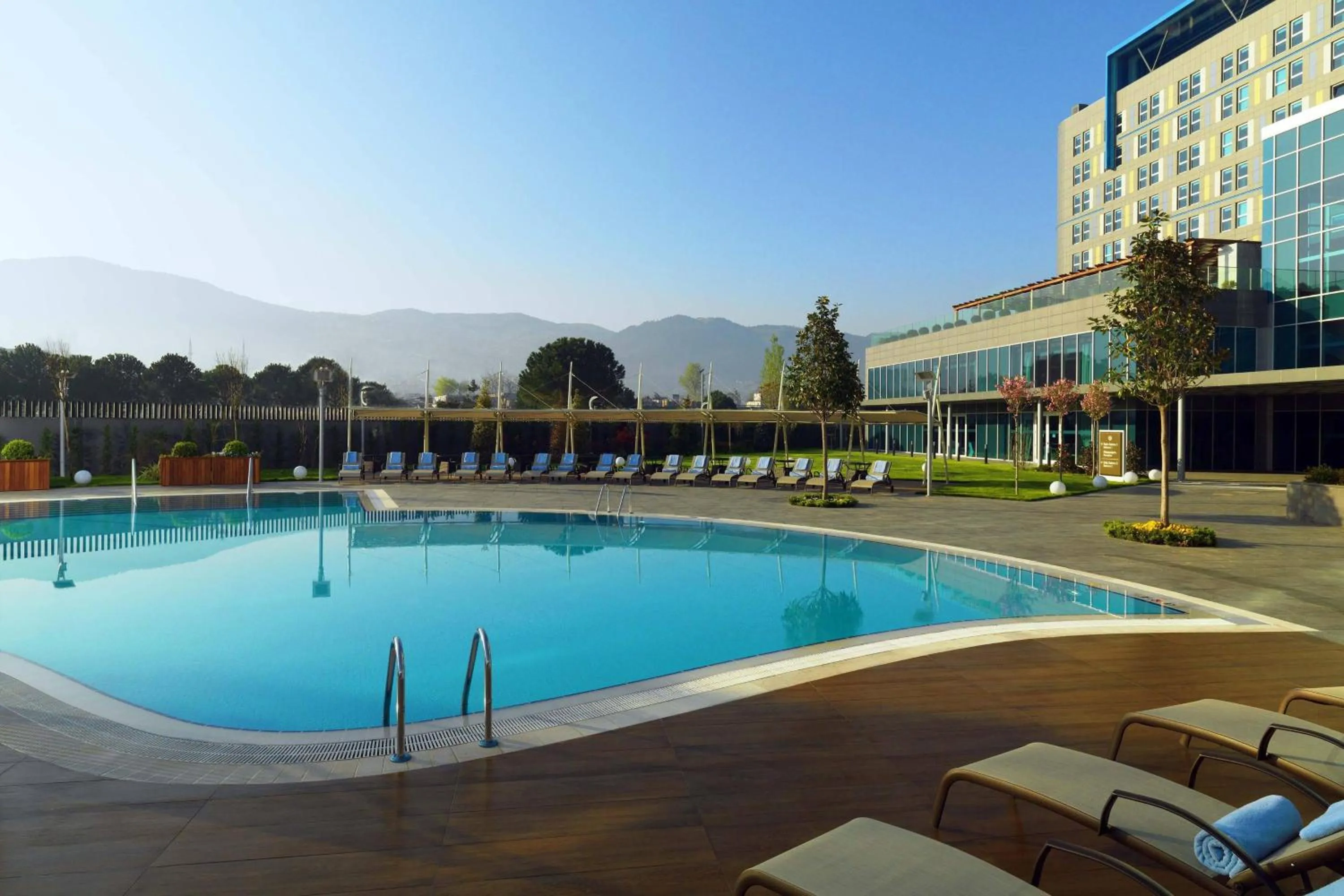 Swimming pool in Sheraton Bursa Hotel