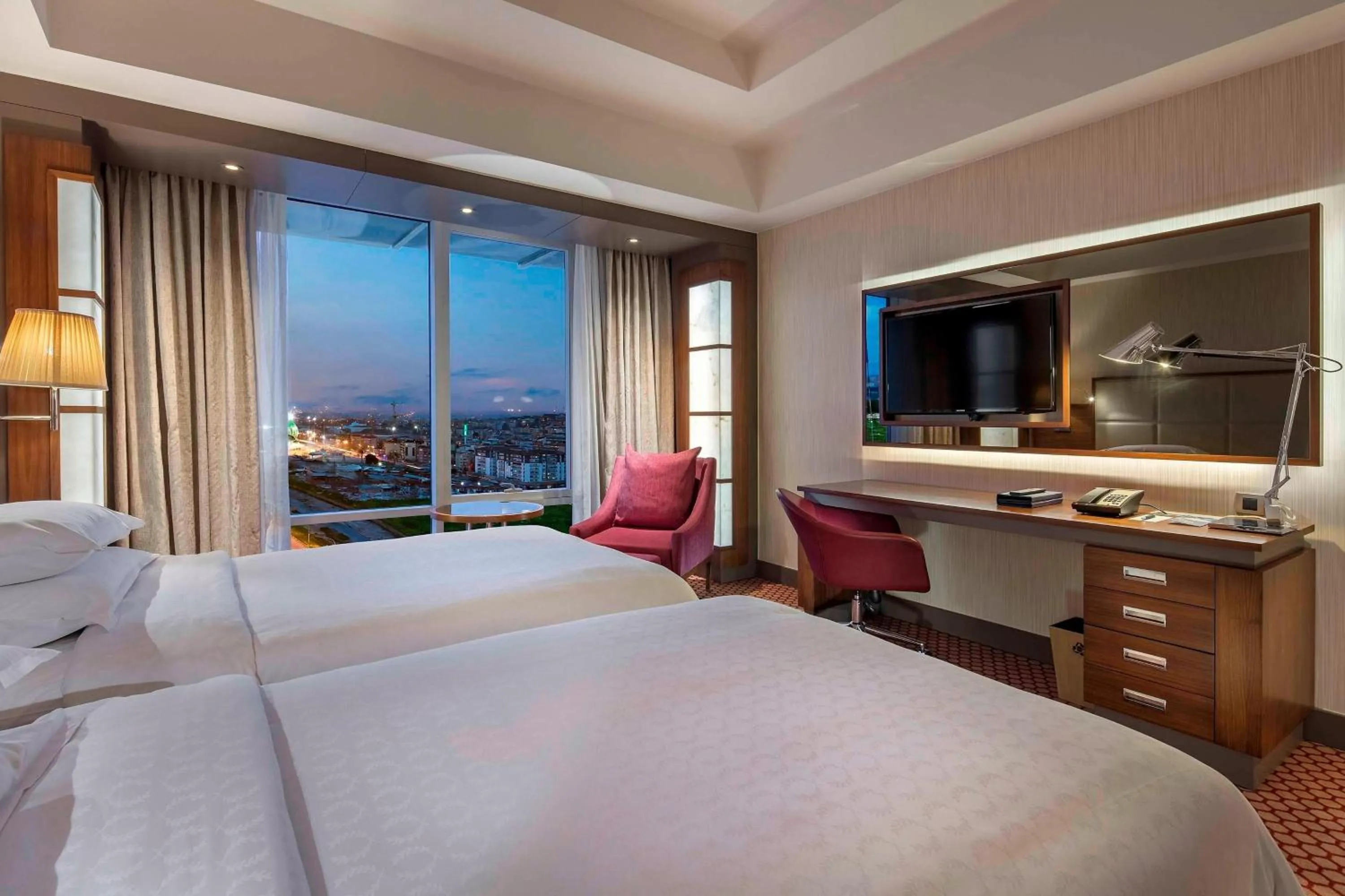 Photo of the whole room, Bed in Sheraton Bursa Hotel