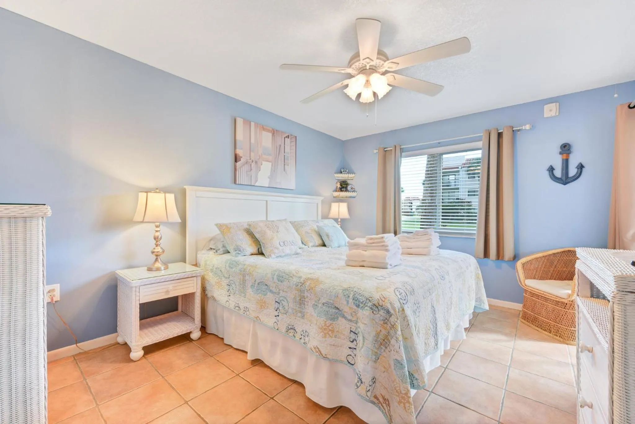 Property building, Bed in Ocean Village Club N14