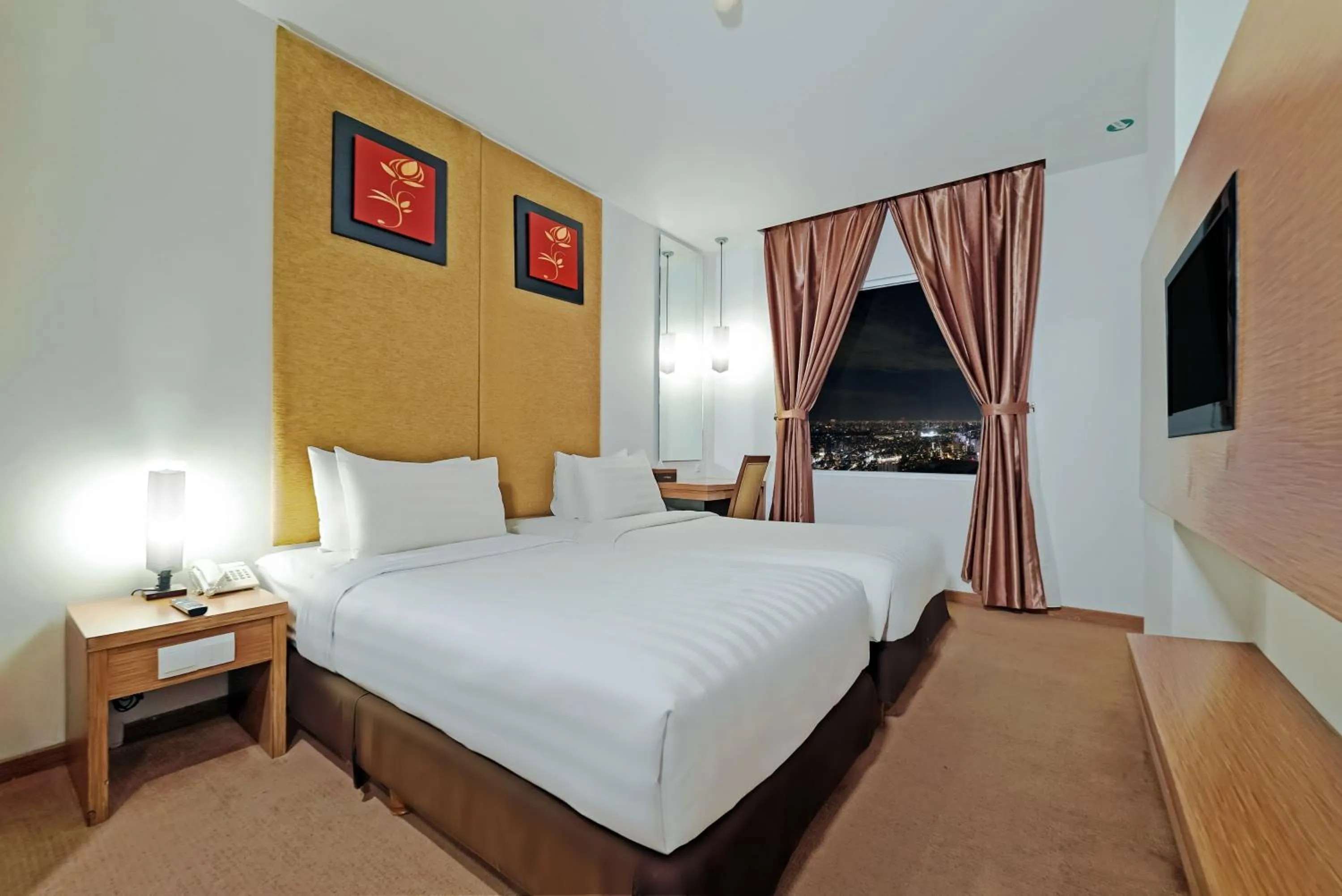 Bed in Grand Tjokro Yogyakarta