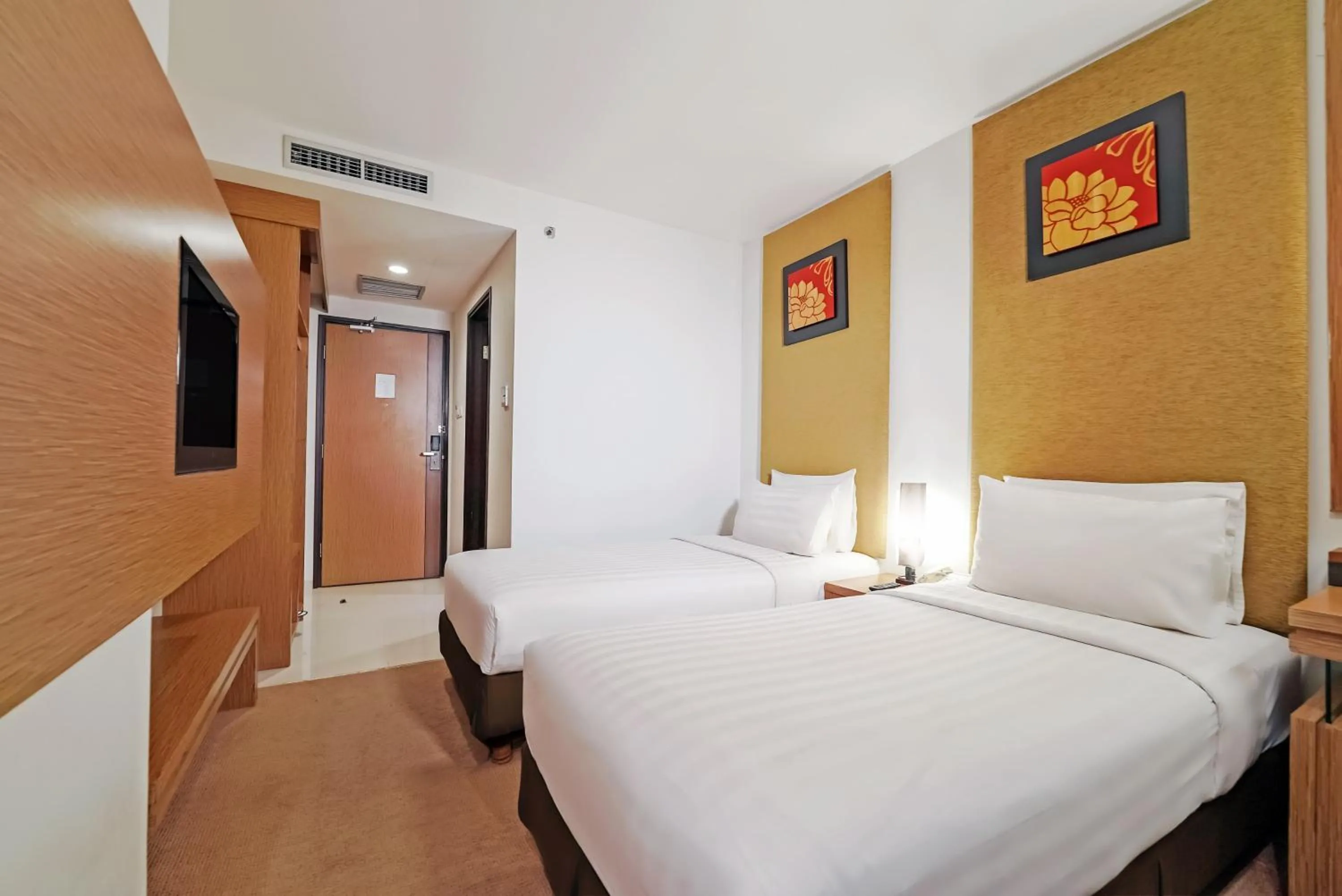 Bed in Grand Tjokro Yogyakarta