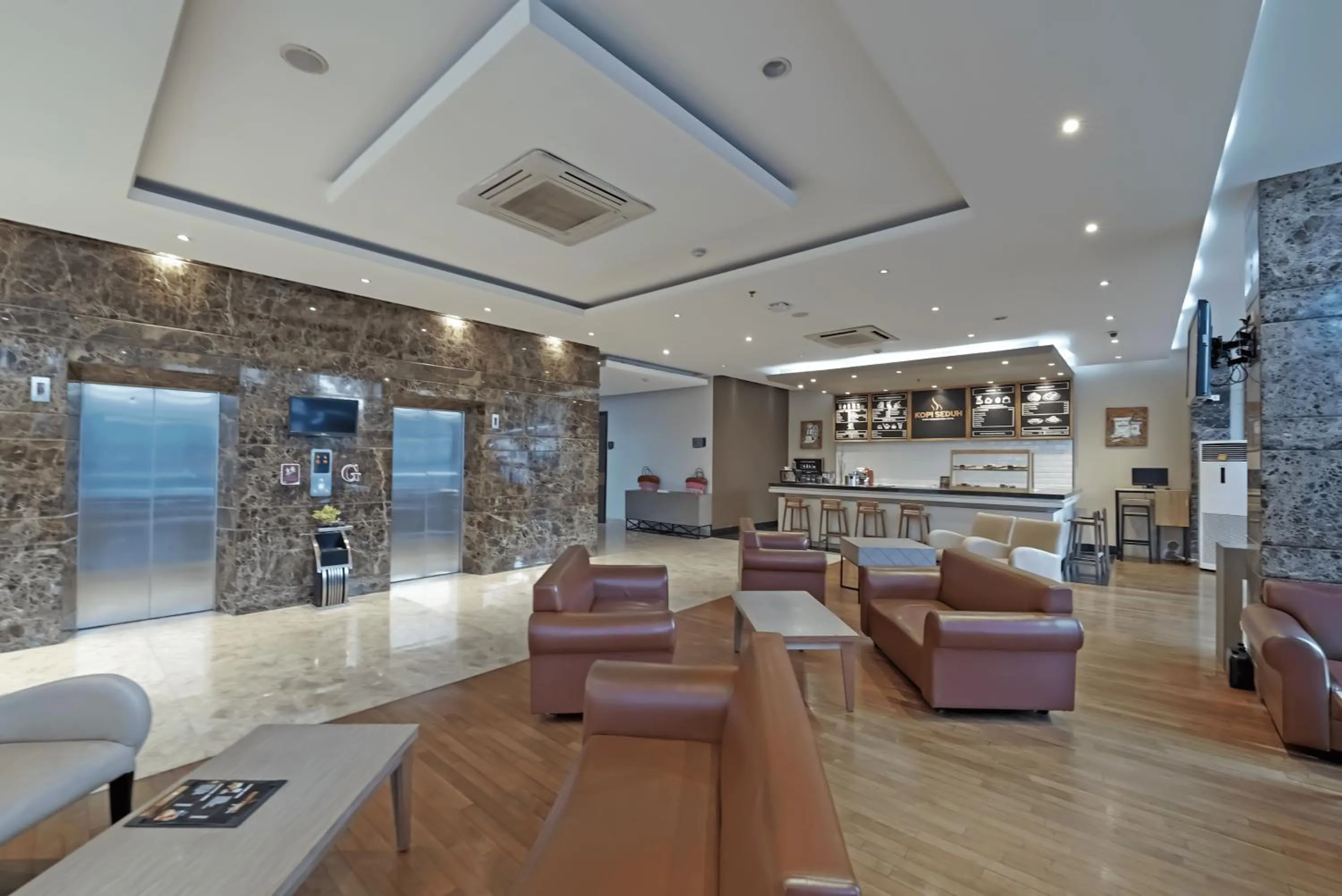 Lounge or bar in Grand Tjokro Yogyakarta