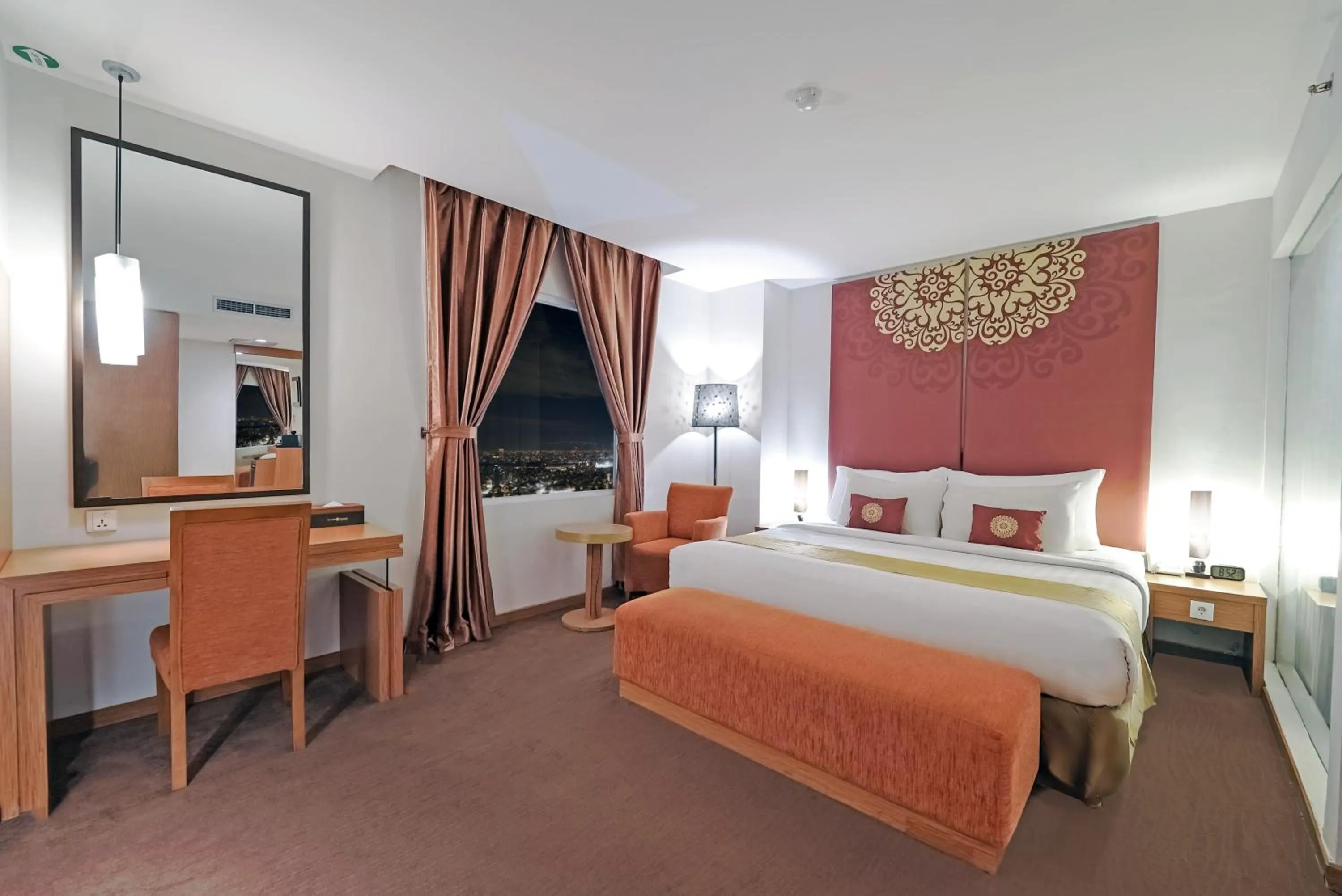 Bedroom, Bed in Grand Tjokro Yogyakarta