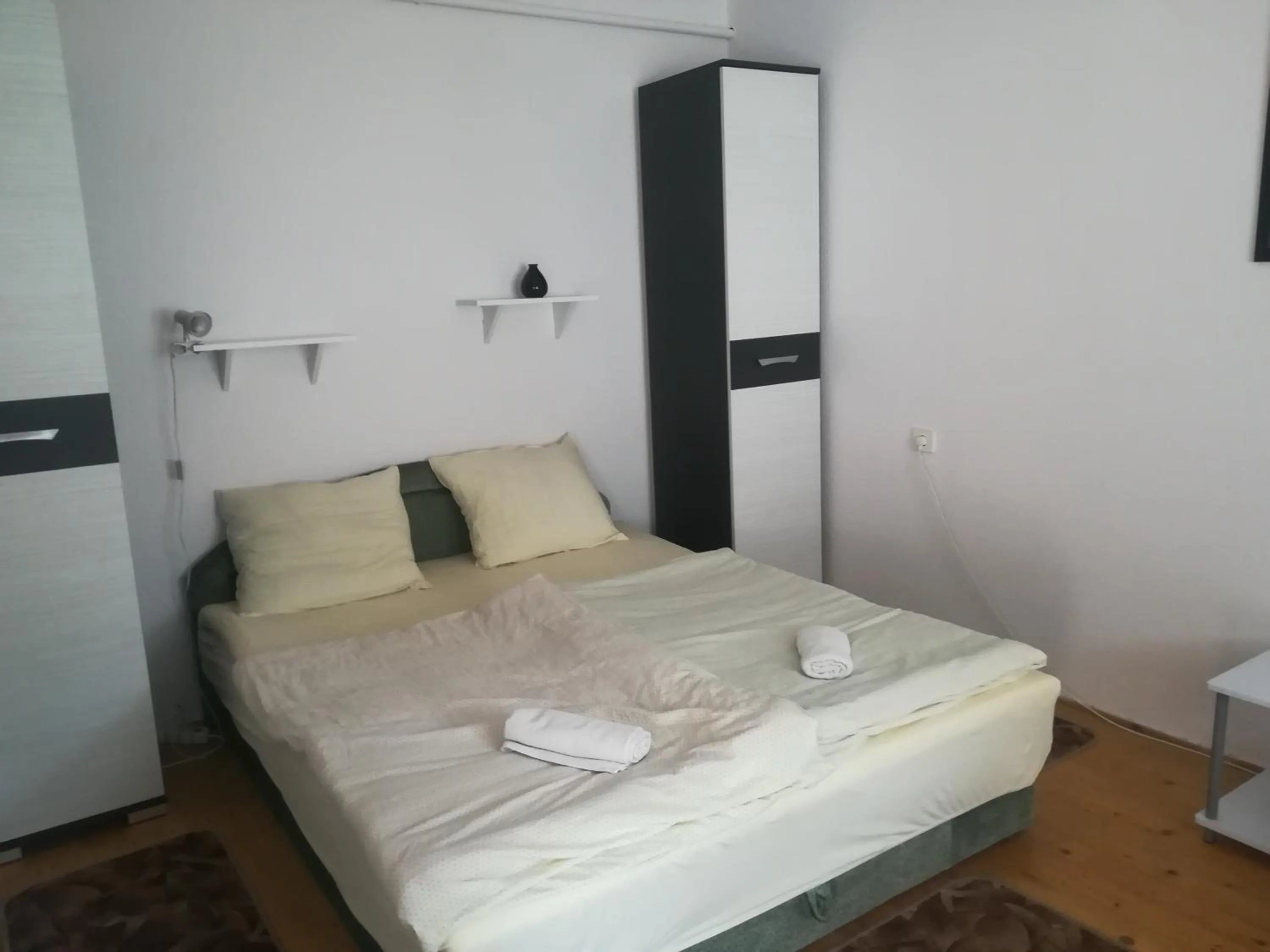 Photo of the whole room, Bed in Pinczés Ház