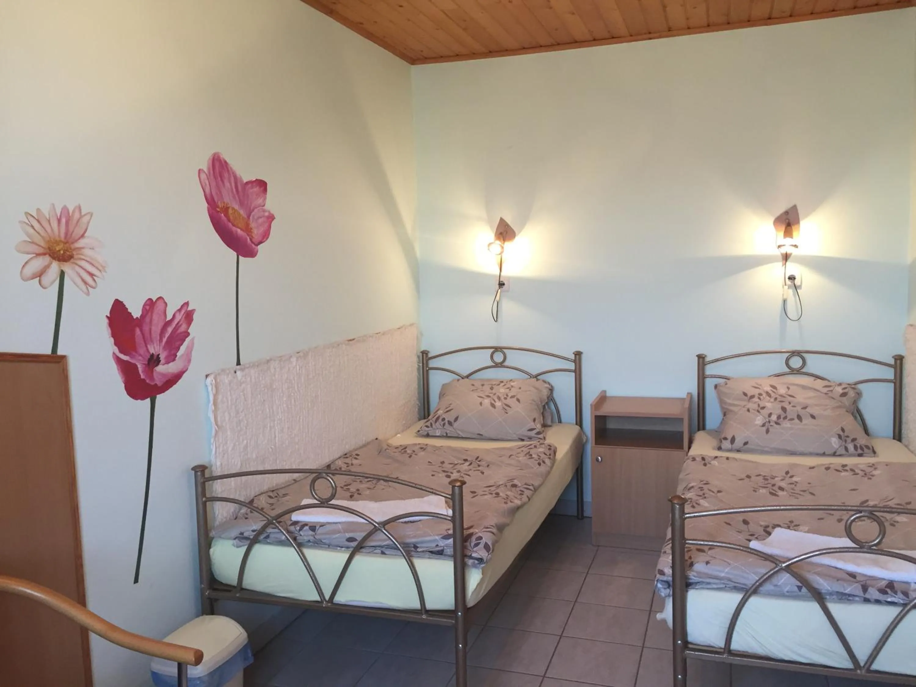 Photo of the whole room, Bed in Pinczés Ház