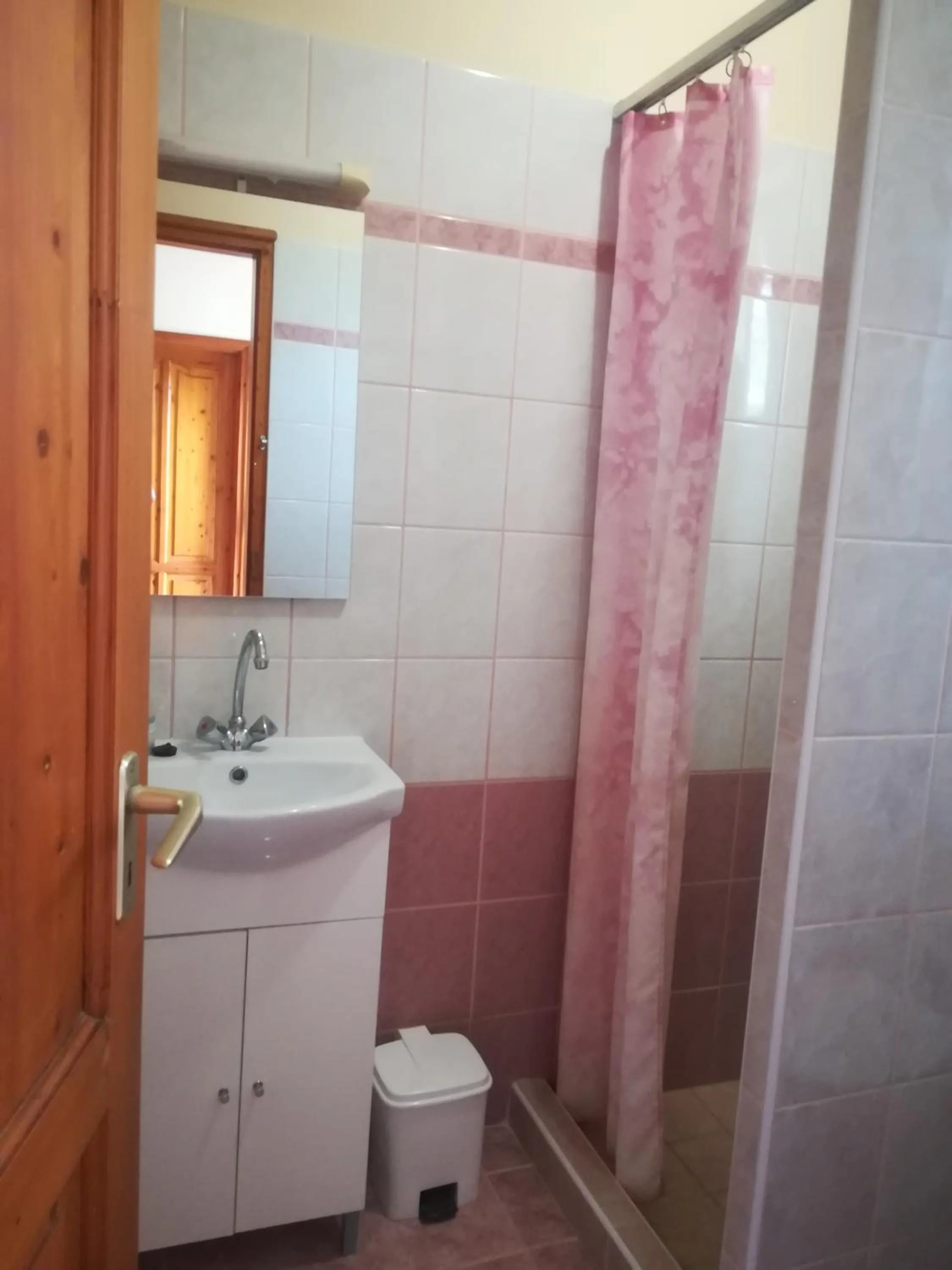 Bathroom in Pinczés Ház