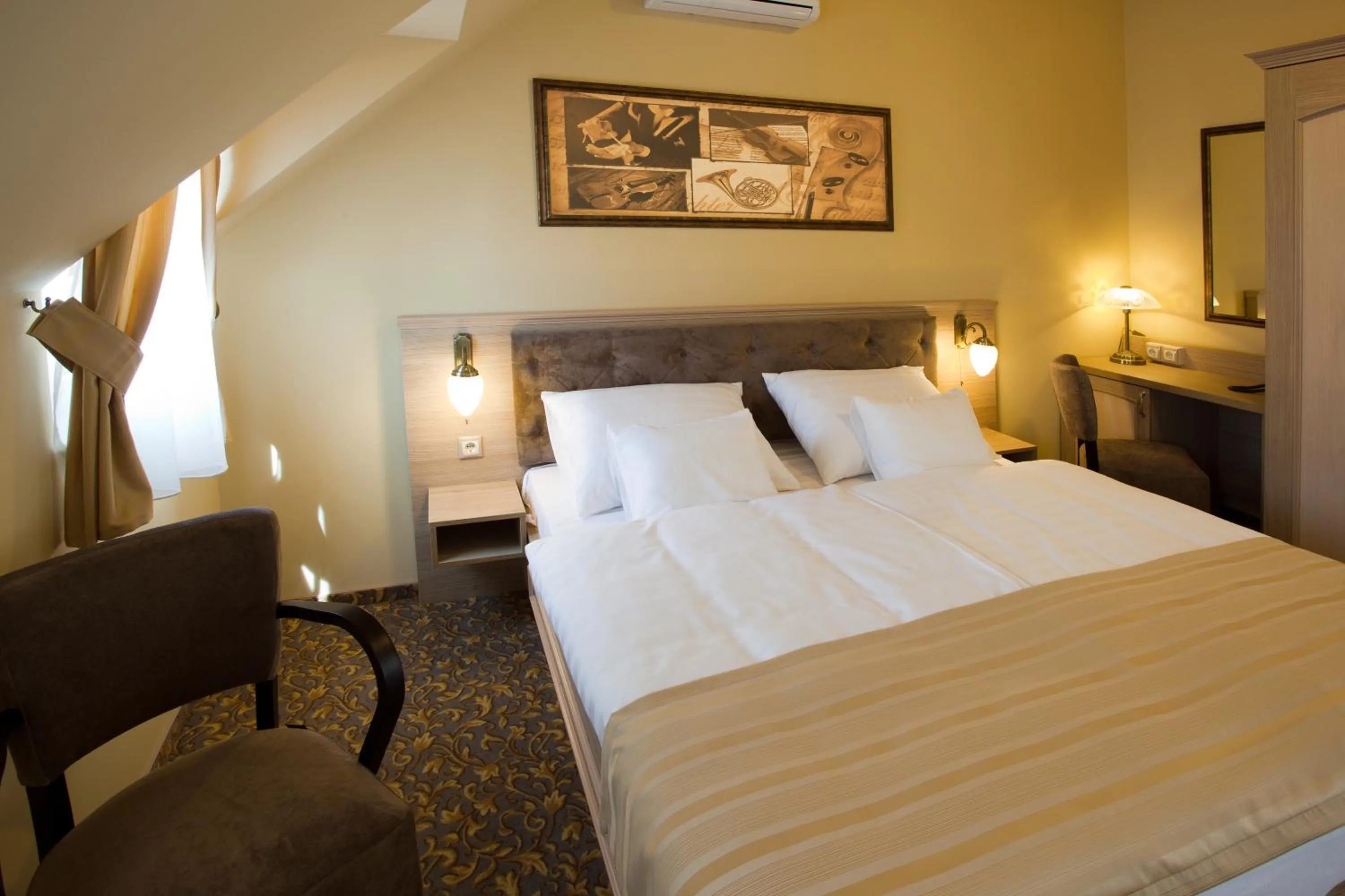 Bed in Barokk Hotel Promenád