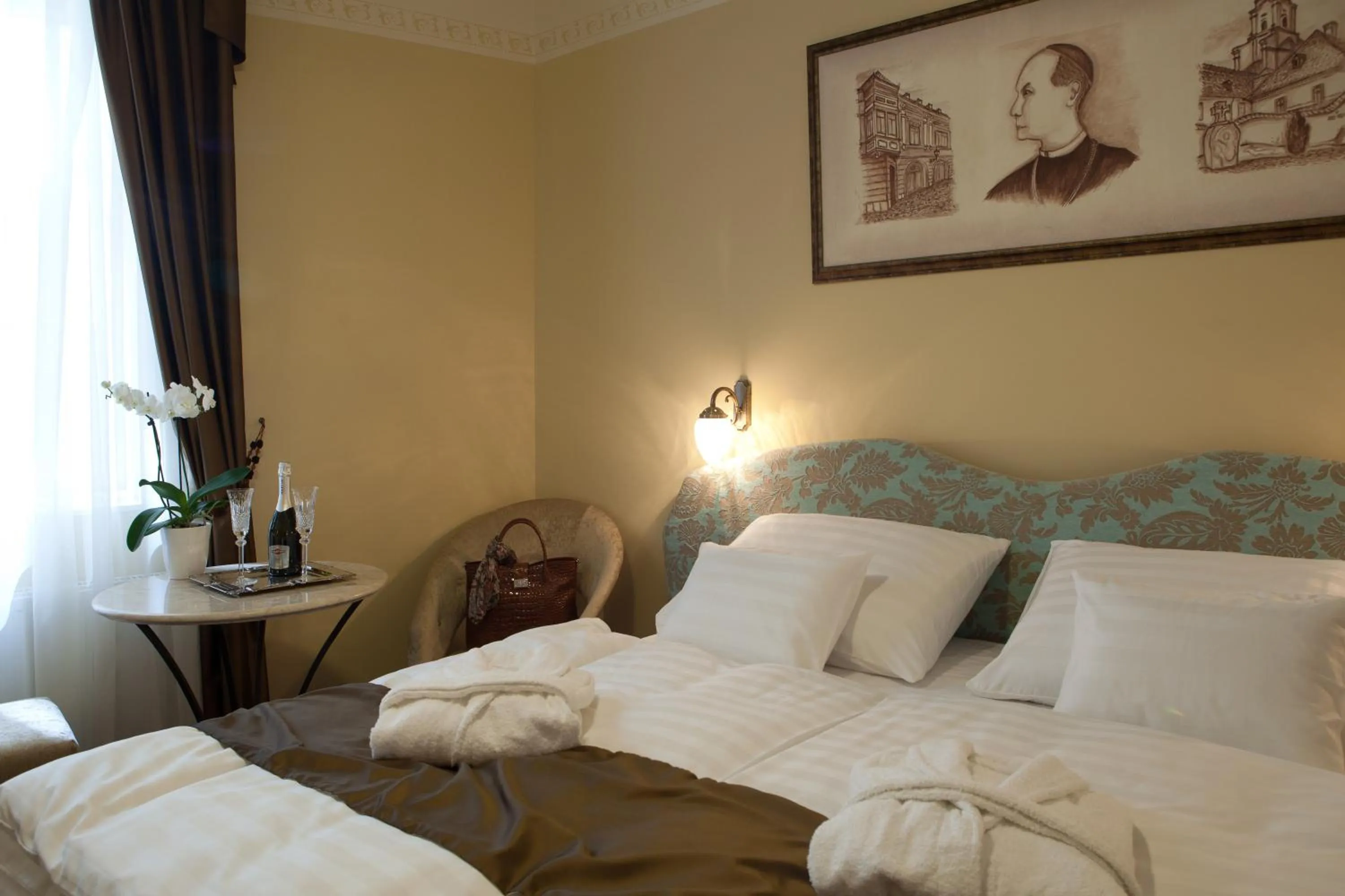 Bed in Barokk Hotel Promenád