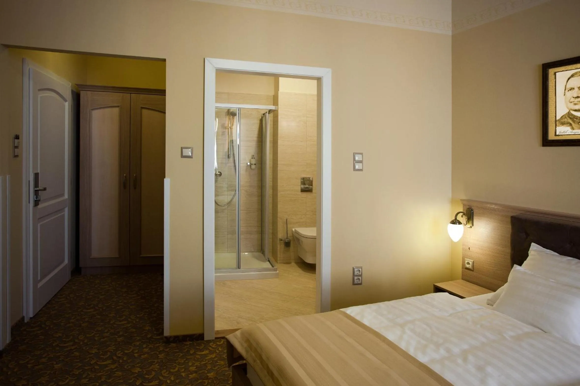 Decorative detail, Bed in Barokk Hotel Promenád