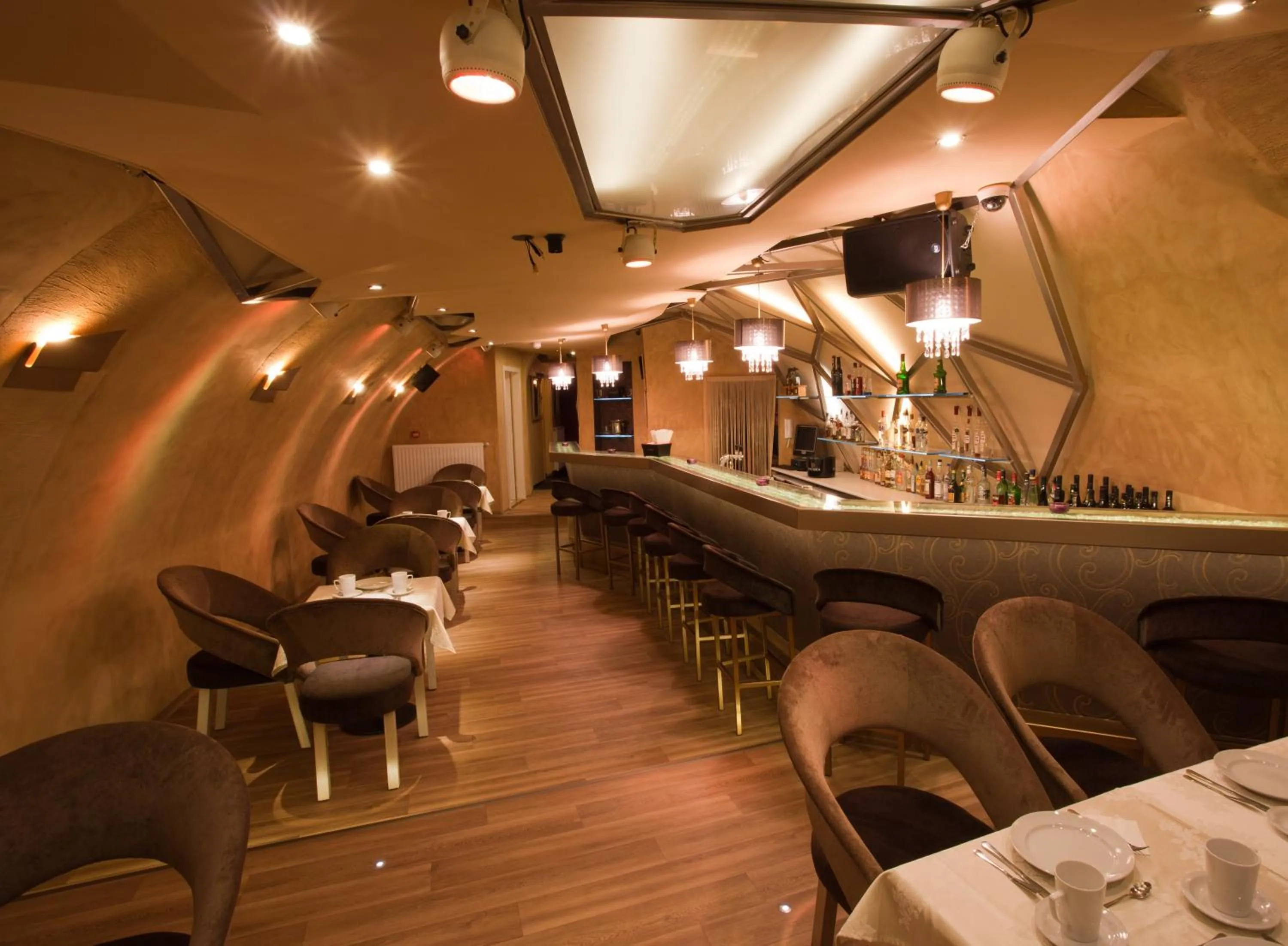 Lounge or bar in Barokk Hotel Promenád