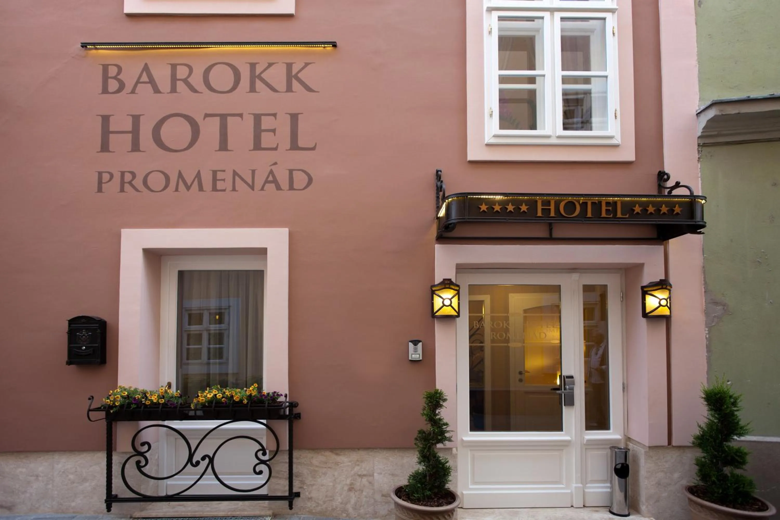 Facade/entrance in Barokk Hotel Promenád