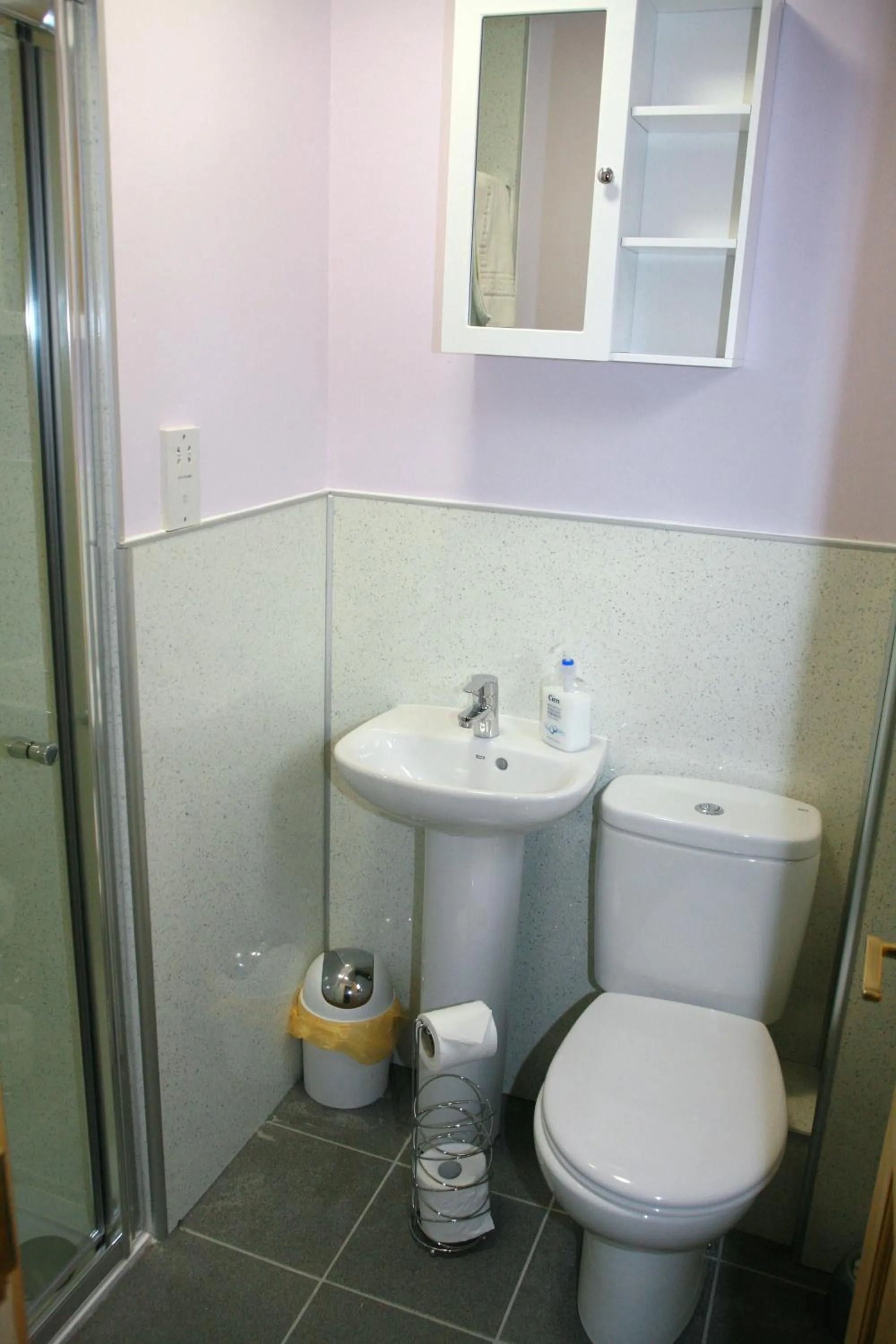 Shower in Glenlochy Nevis Bridge Apartments