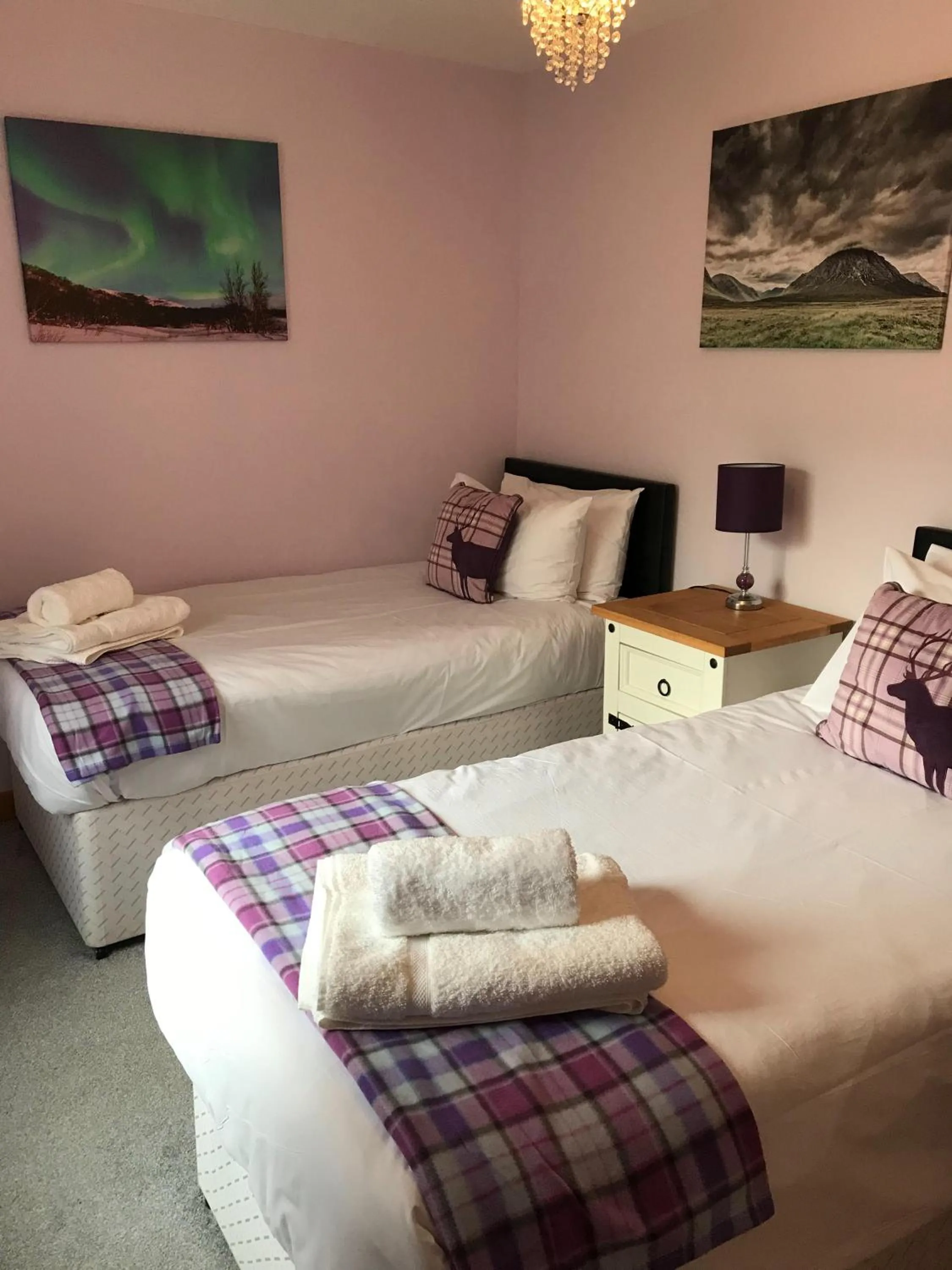 Bedroom, Bed in Glenlochy Nevis Bridge Apartments