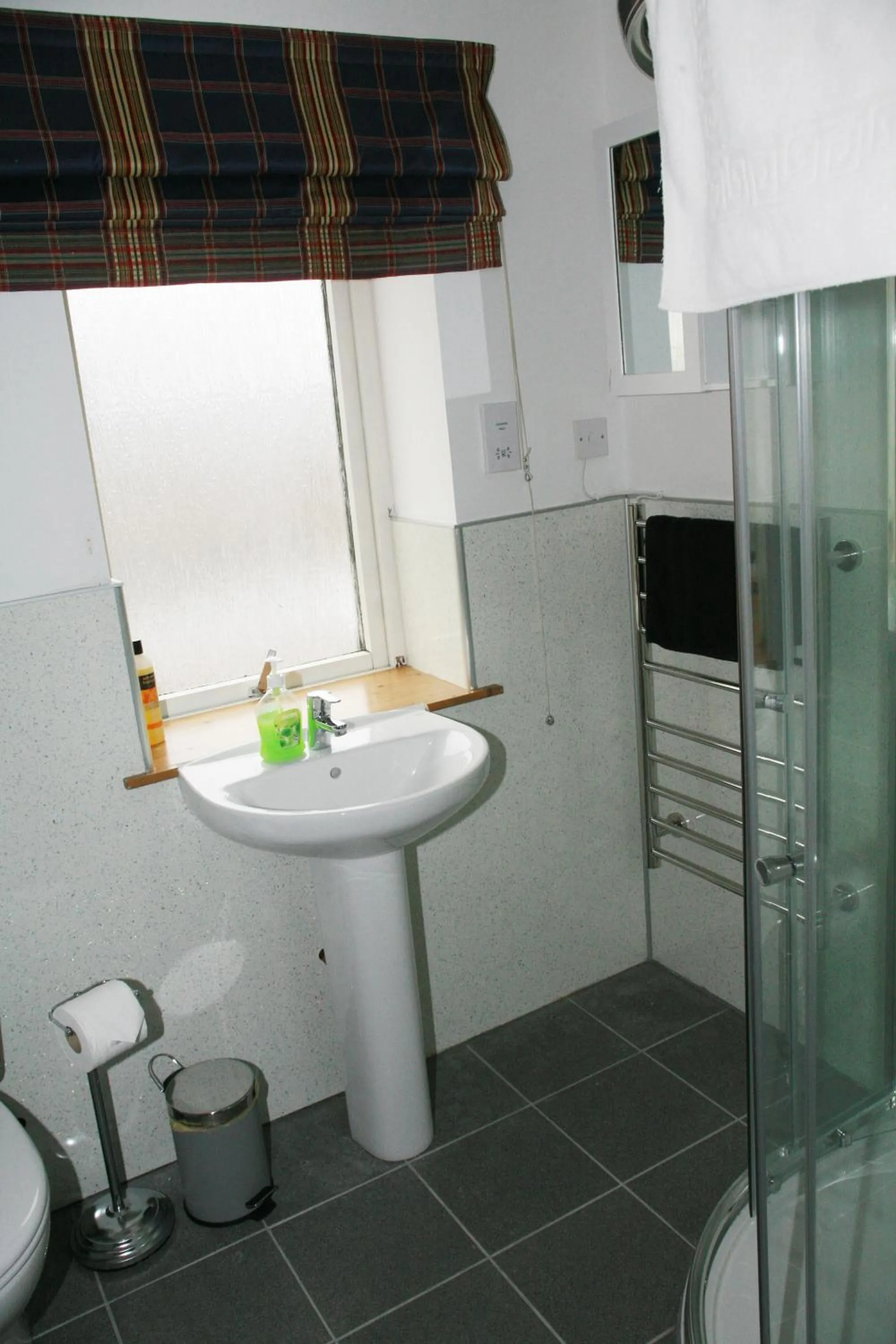 Shower in Glenlochy Nevis Bridge Apartments