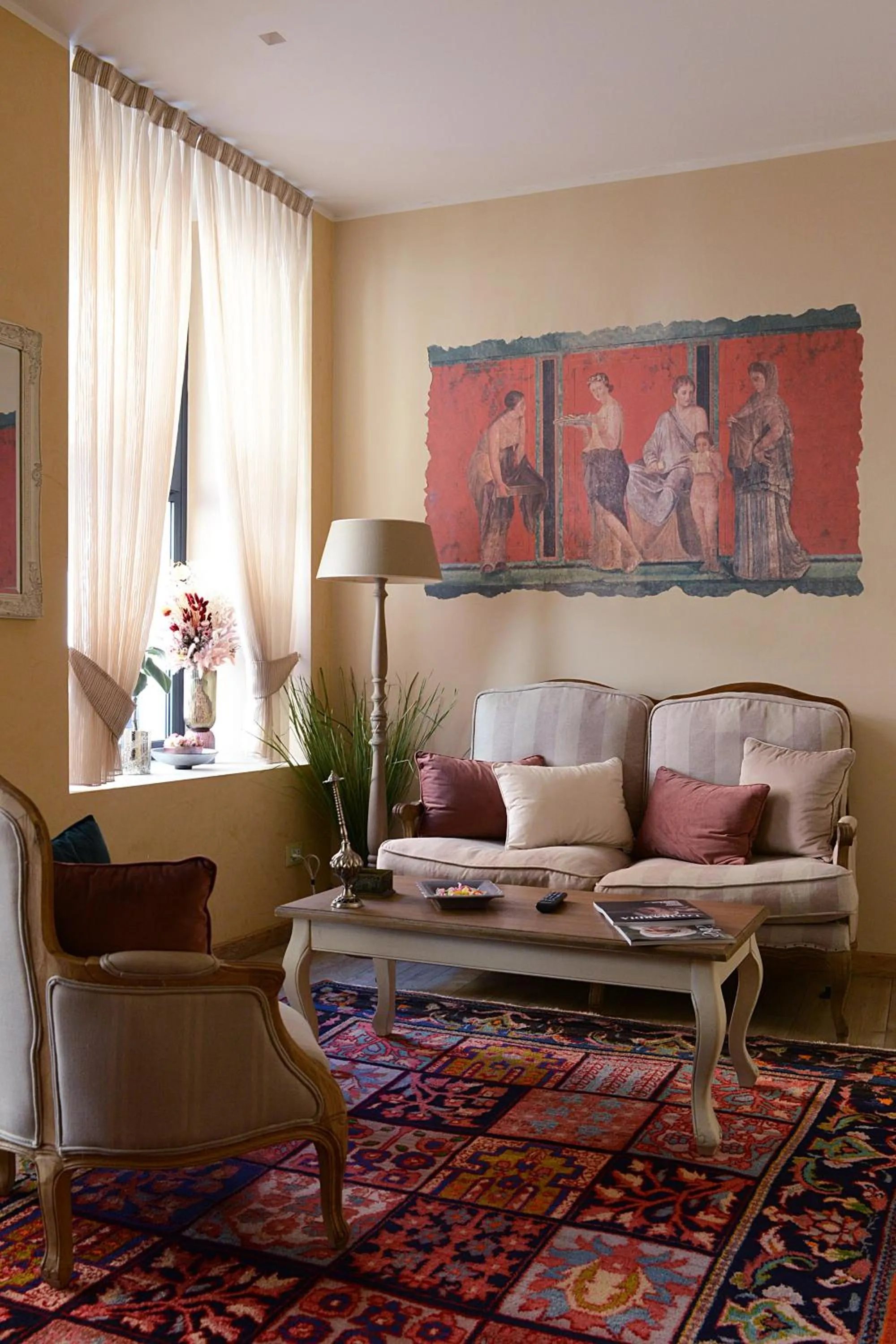 Communal lounge/ TV room in Hotel Borgo Antico