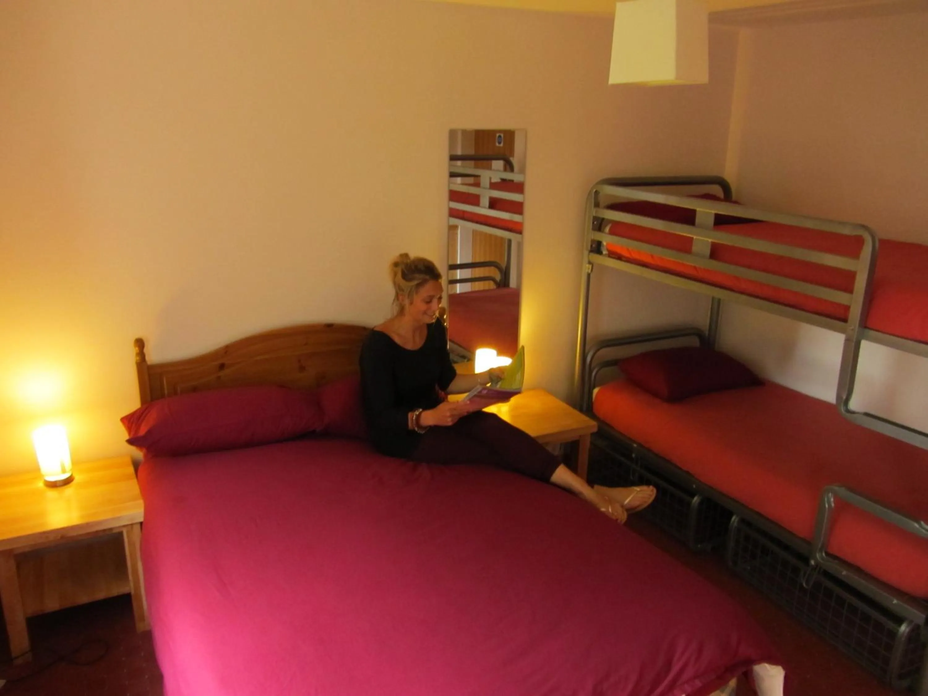 Photo of the whole room, Bed in Morag's Lodge