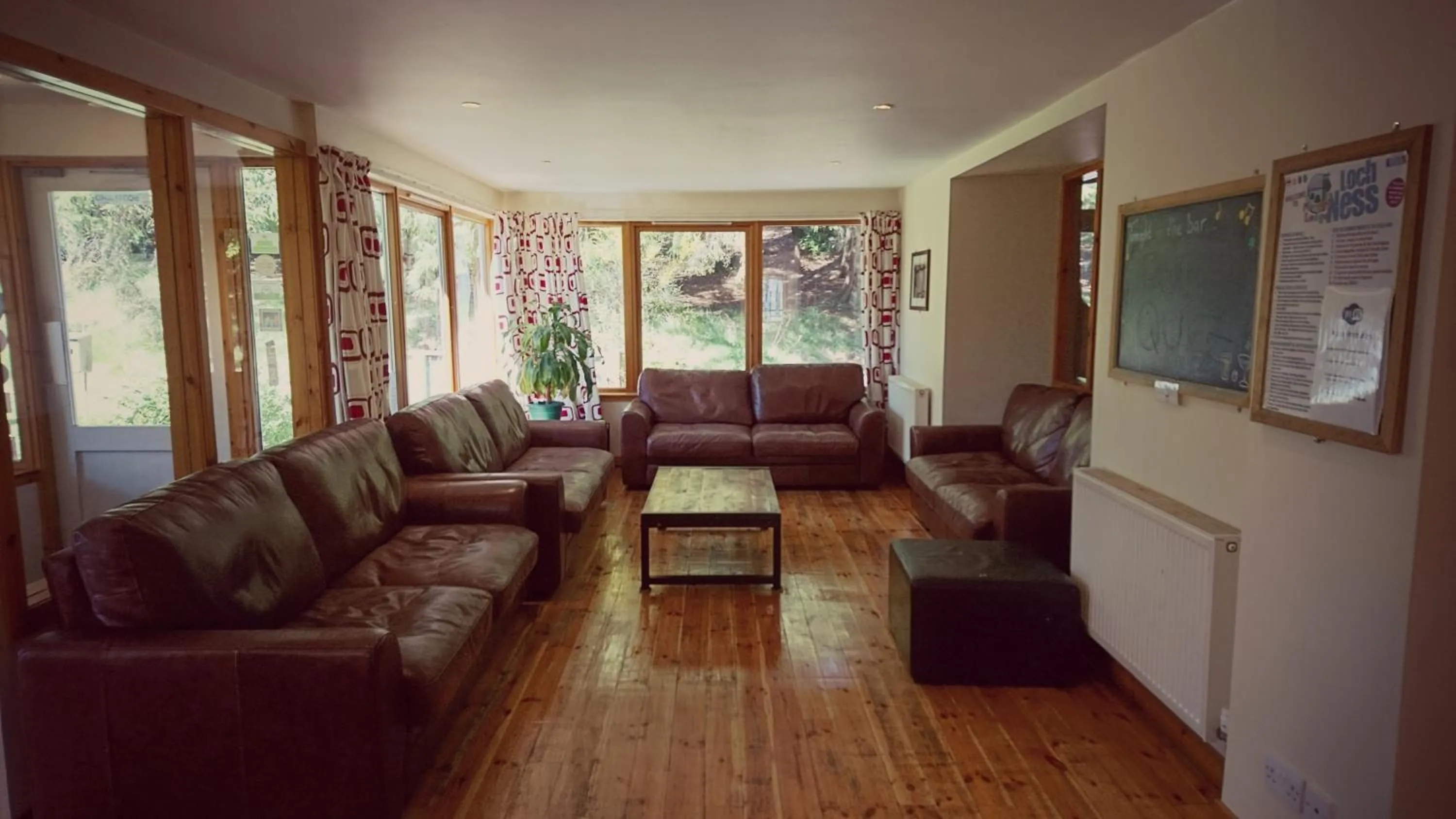 Communal lounge/ TV room in Morag's Lodge