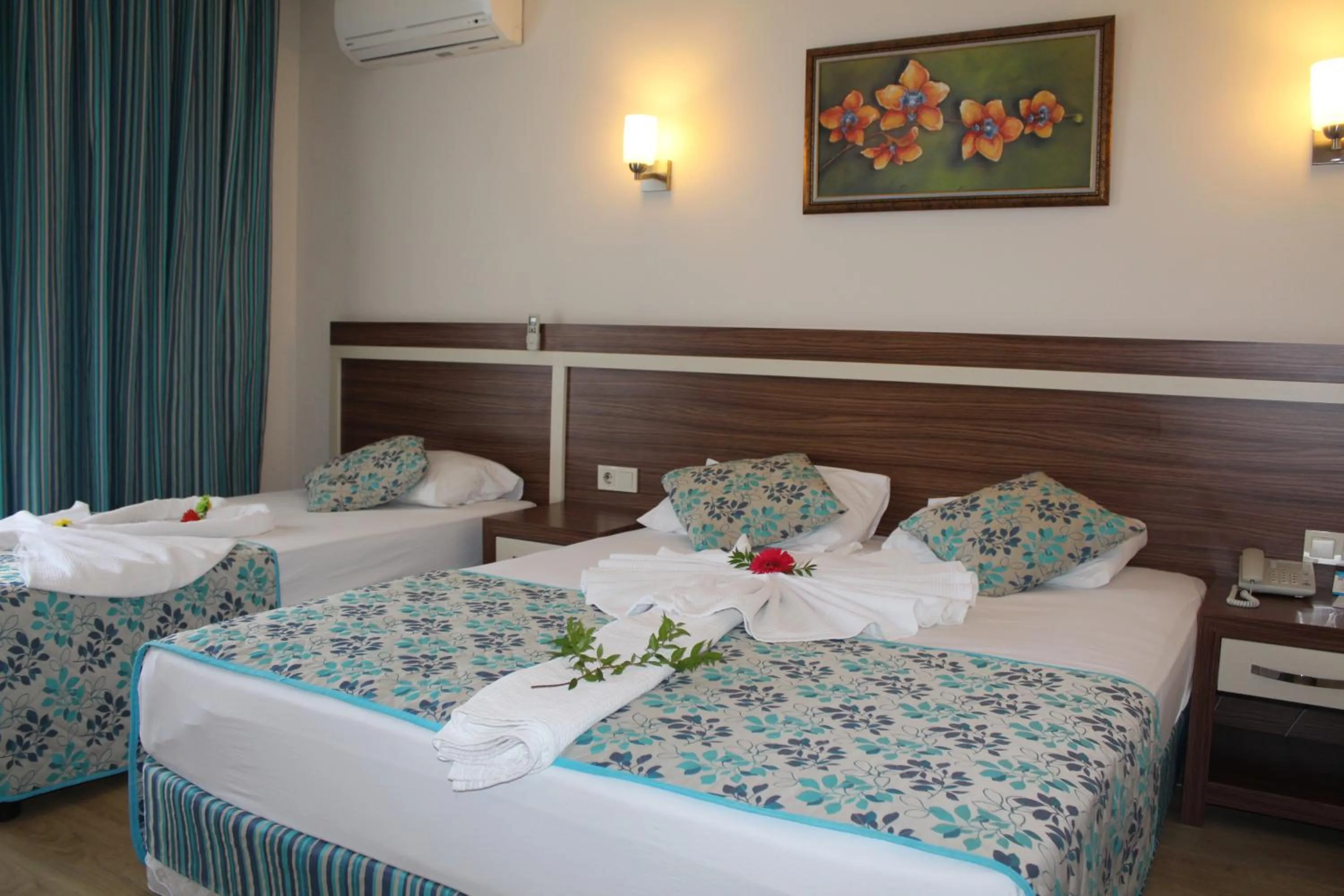 Bed in Side West Park Hotel