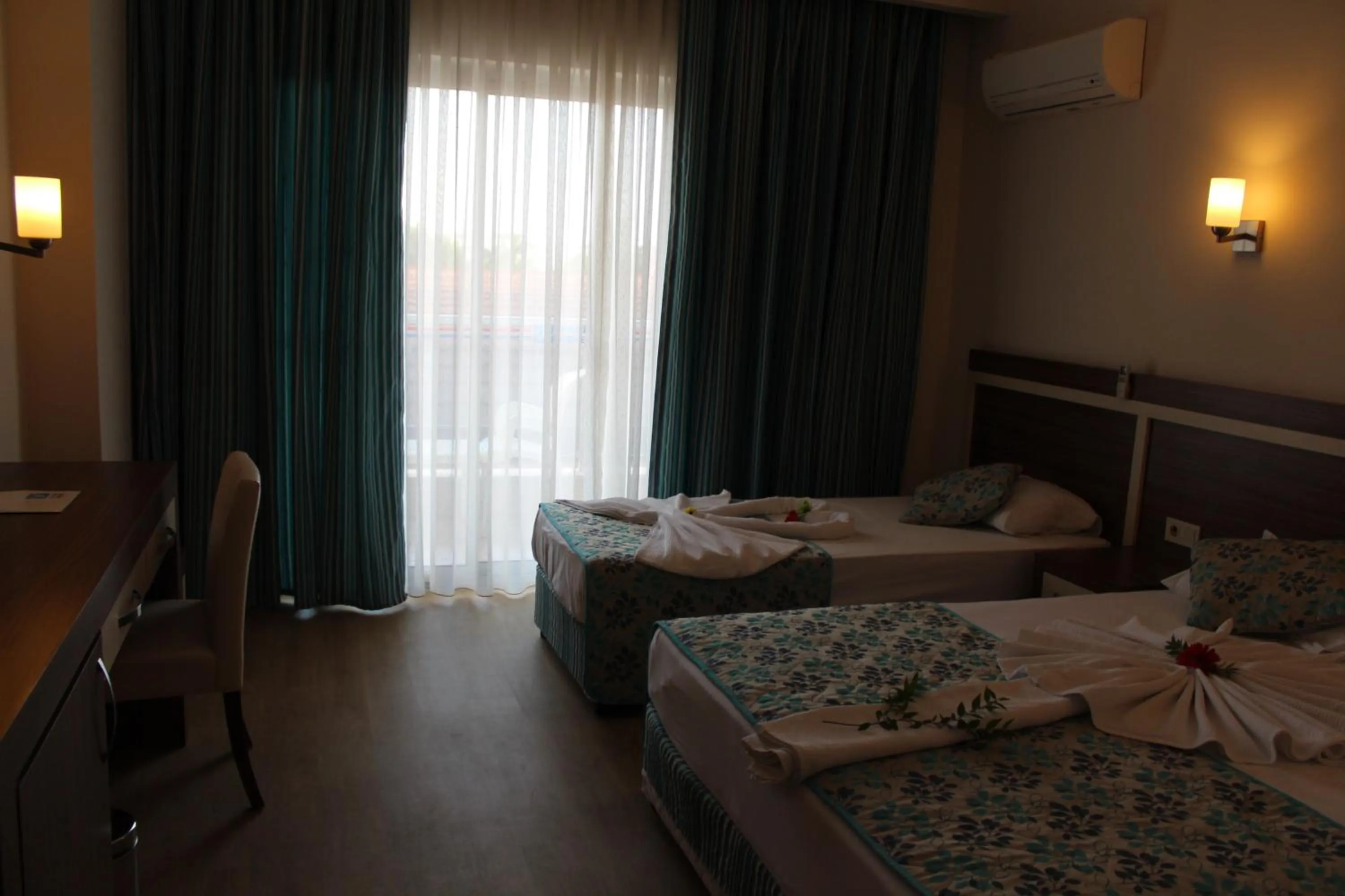 Side West Park Hotel