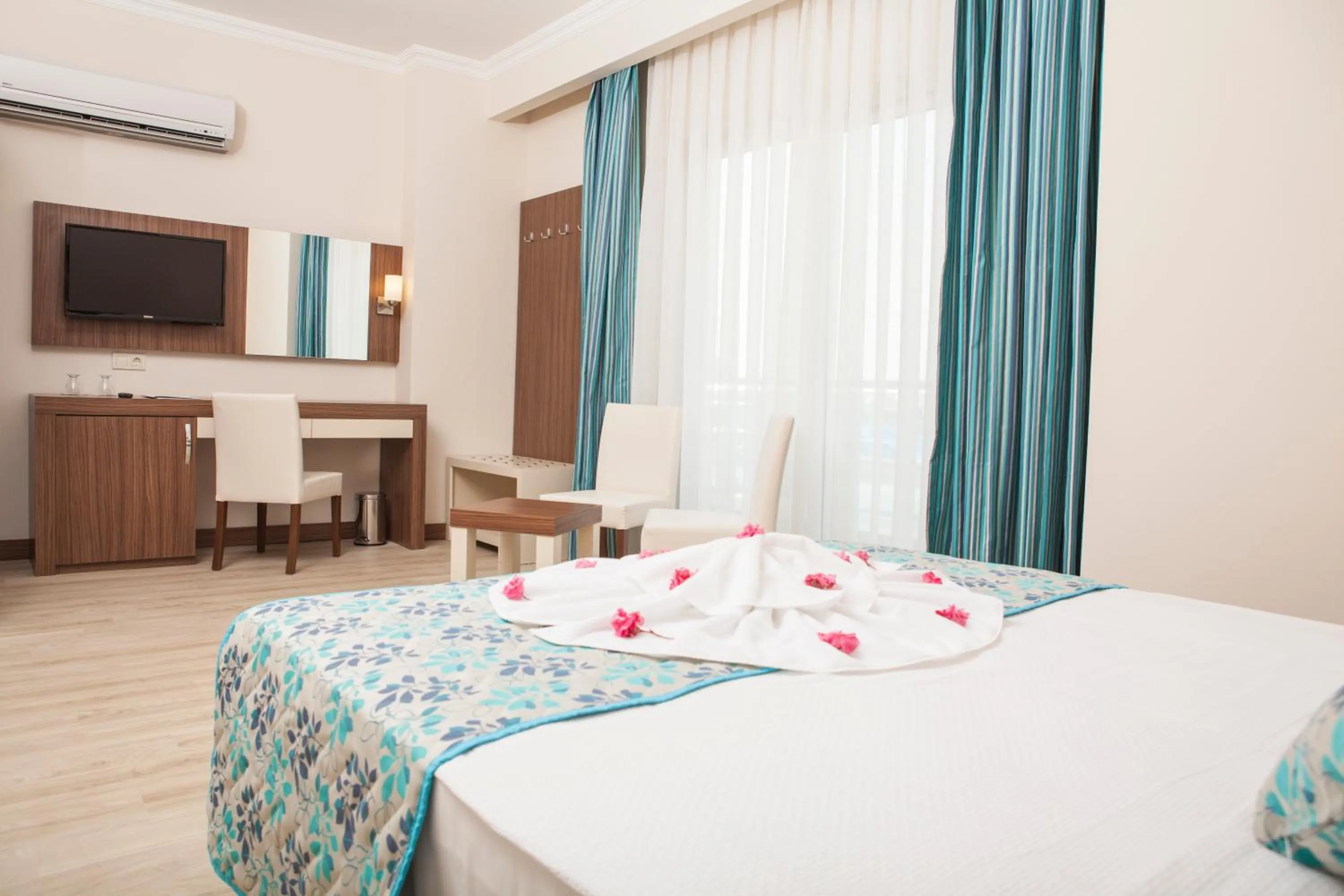 Bed in Side West Park Hotel