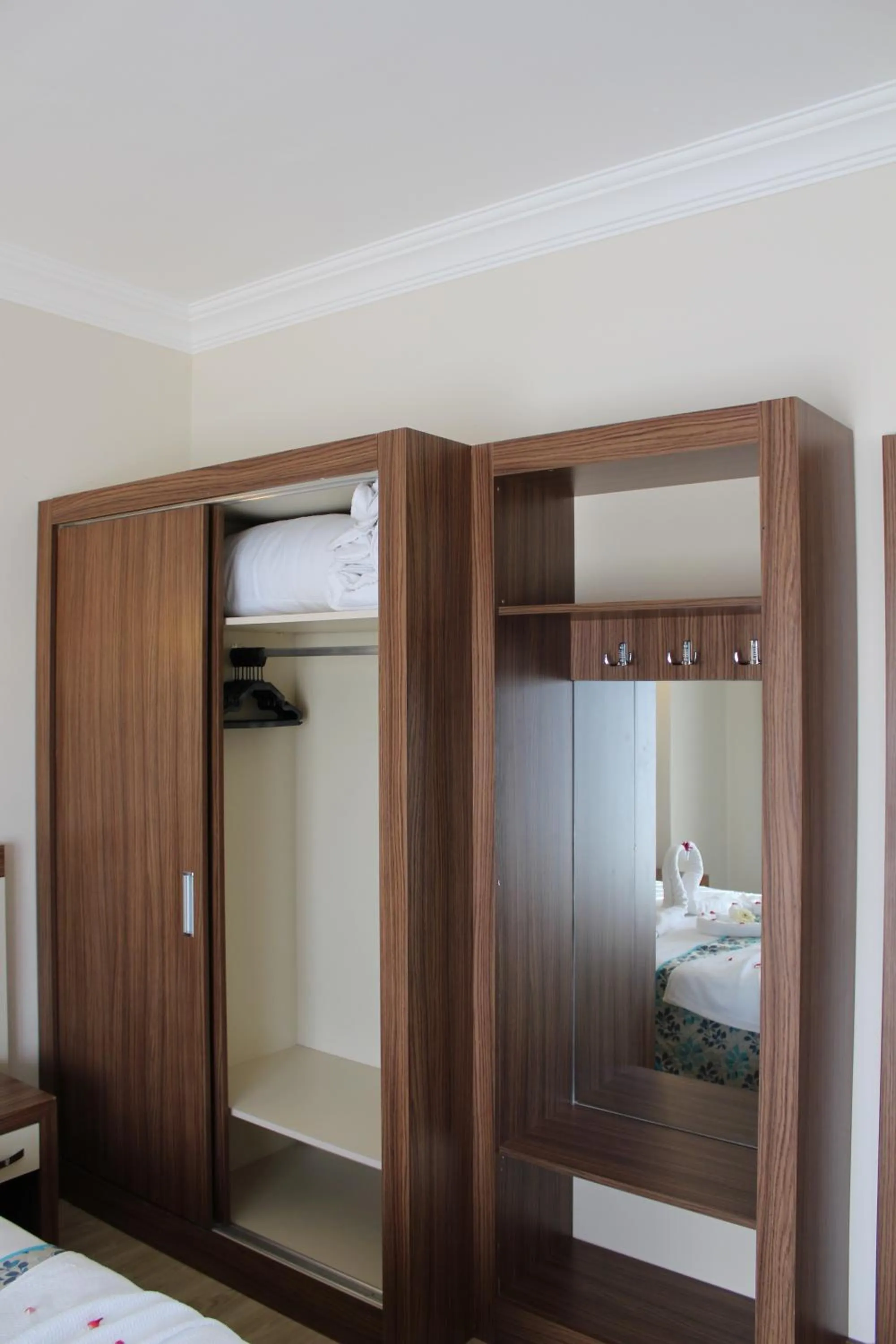 Side West Park Hotel