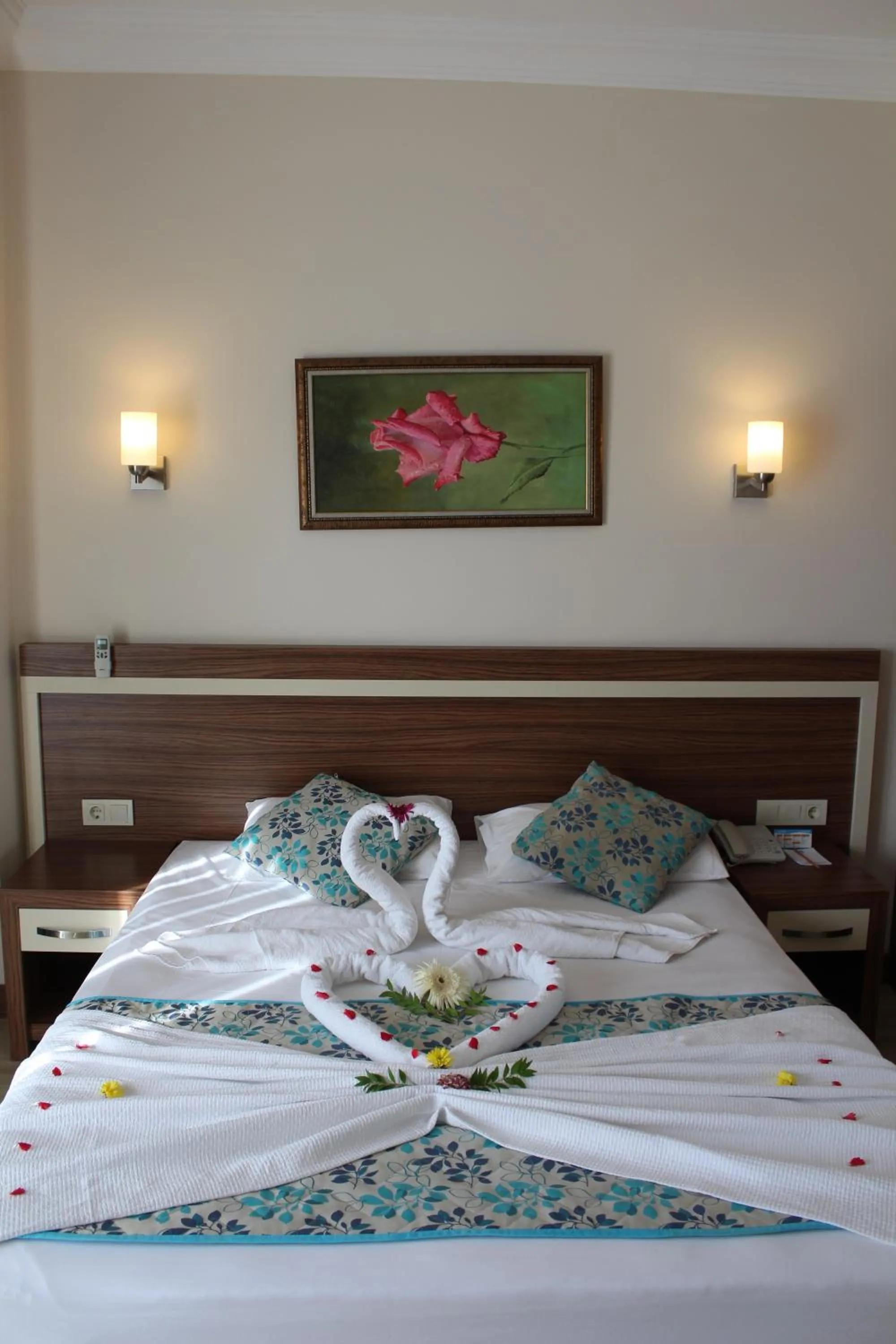 Bed in Side West Park Hotel